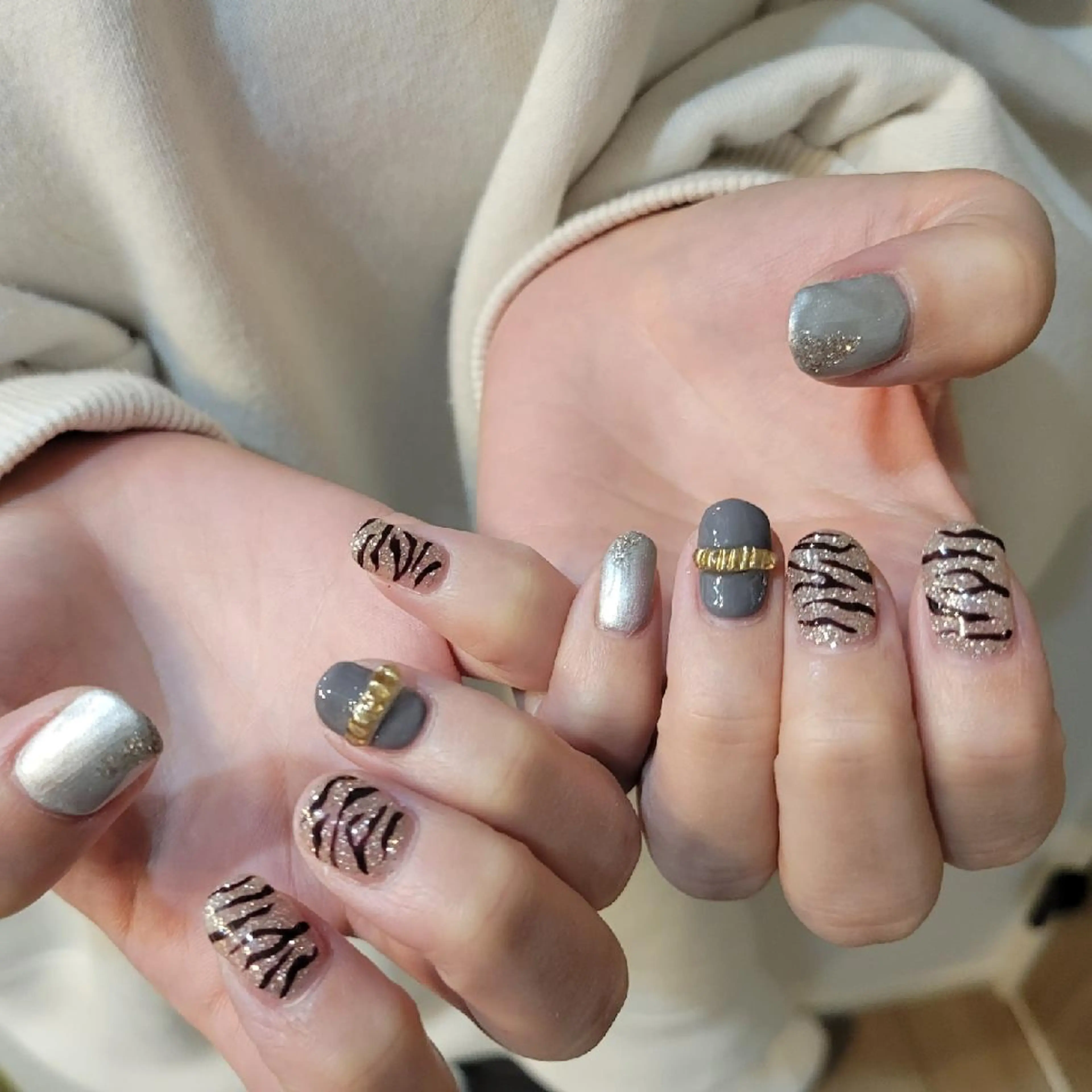 ネイル アニマル柄 フラッシュネイル ハンドネイル ハンドケア 櫛の屋浜口店 sumireのネイルデザイン