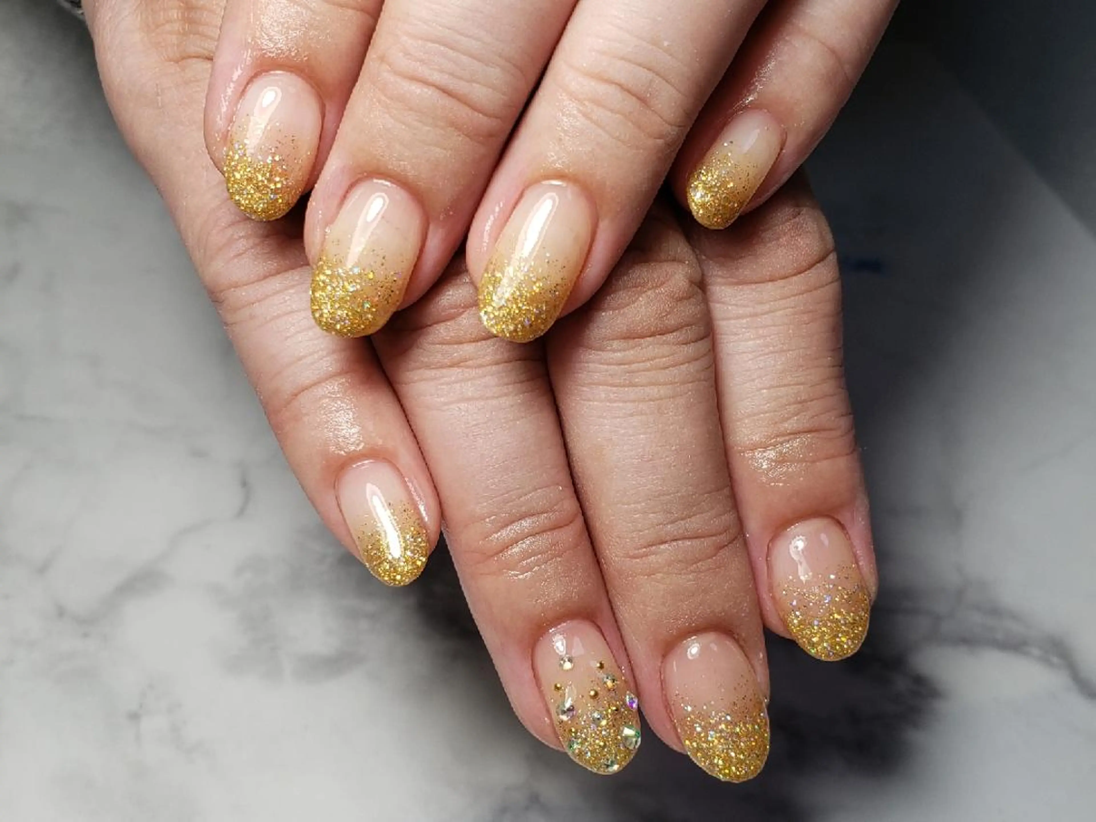 ネイル グラデーション ラメ(グリッター) ラメグラデーション ストーンネイル ビジュード ネイルのネイルデザイン