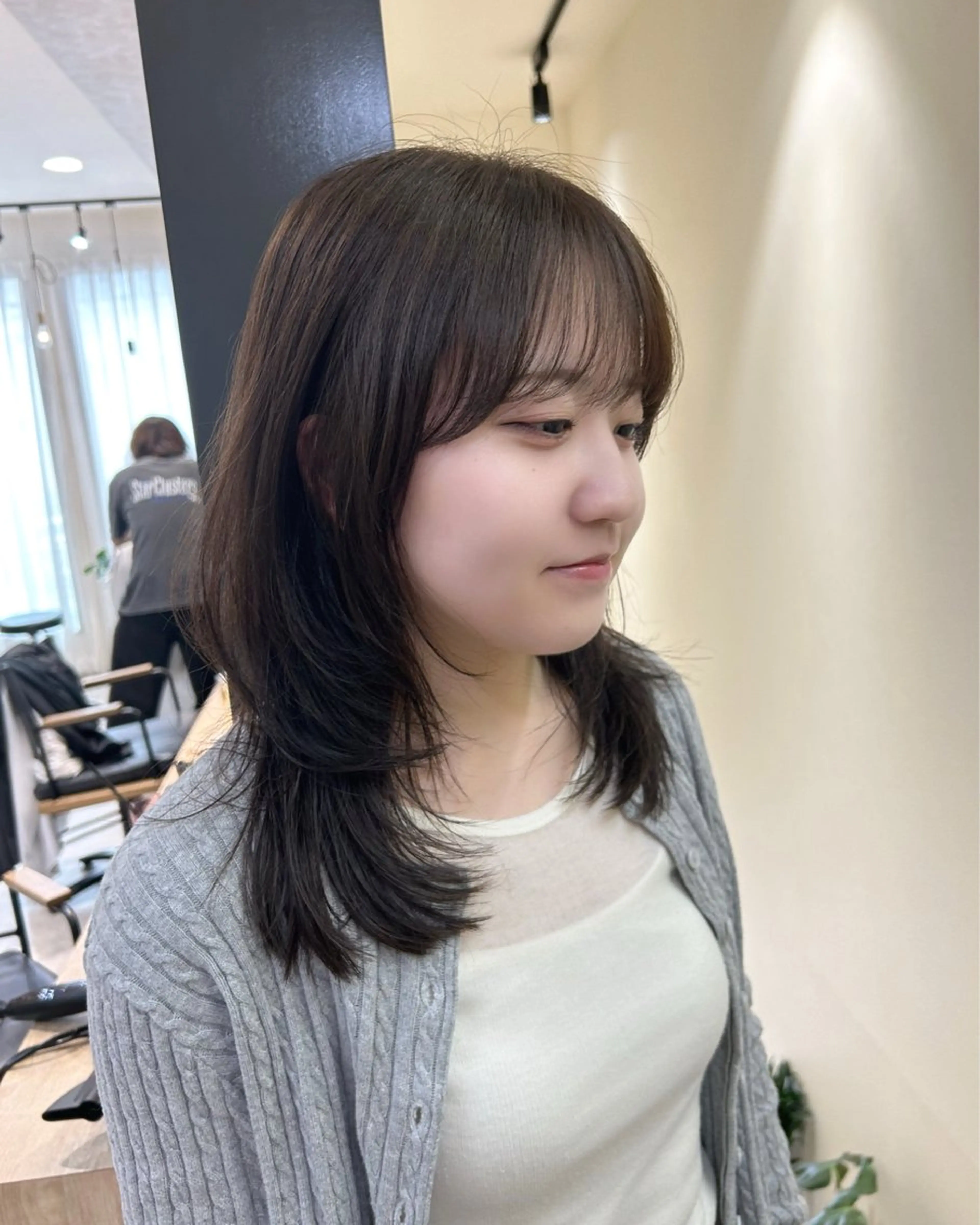 セミロング カラー ベージュカラー ダブルカラー オリーブベージュ カット ヘアカラー トリートメント hubhair レイヤー/透明感のヘアスタイル