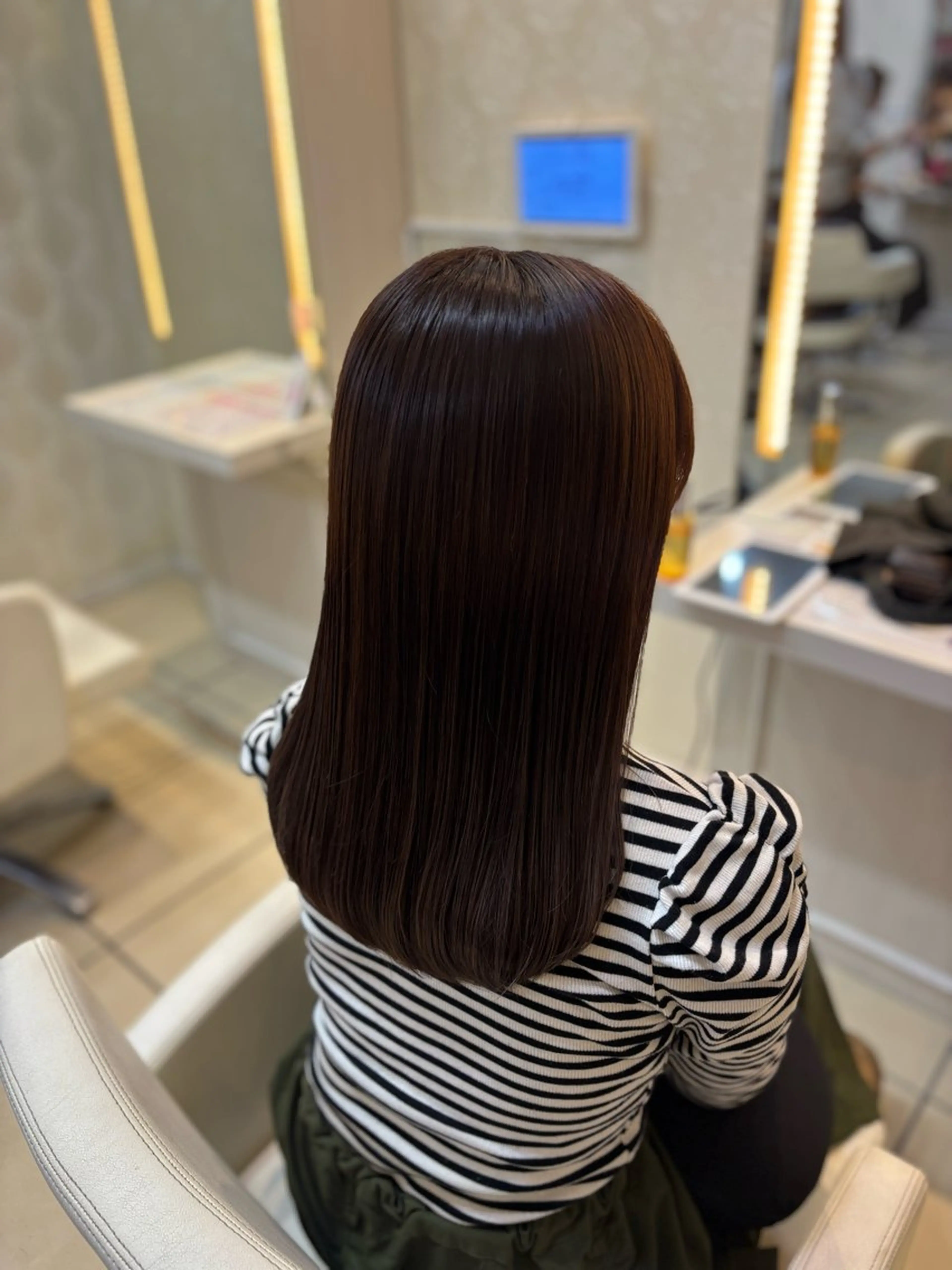 セミロング チョコレートブラウン ヘアカラー トリートメント はらだ すずのヘアスタイル