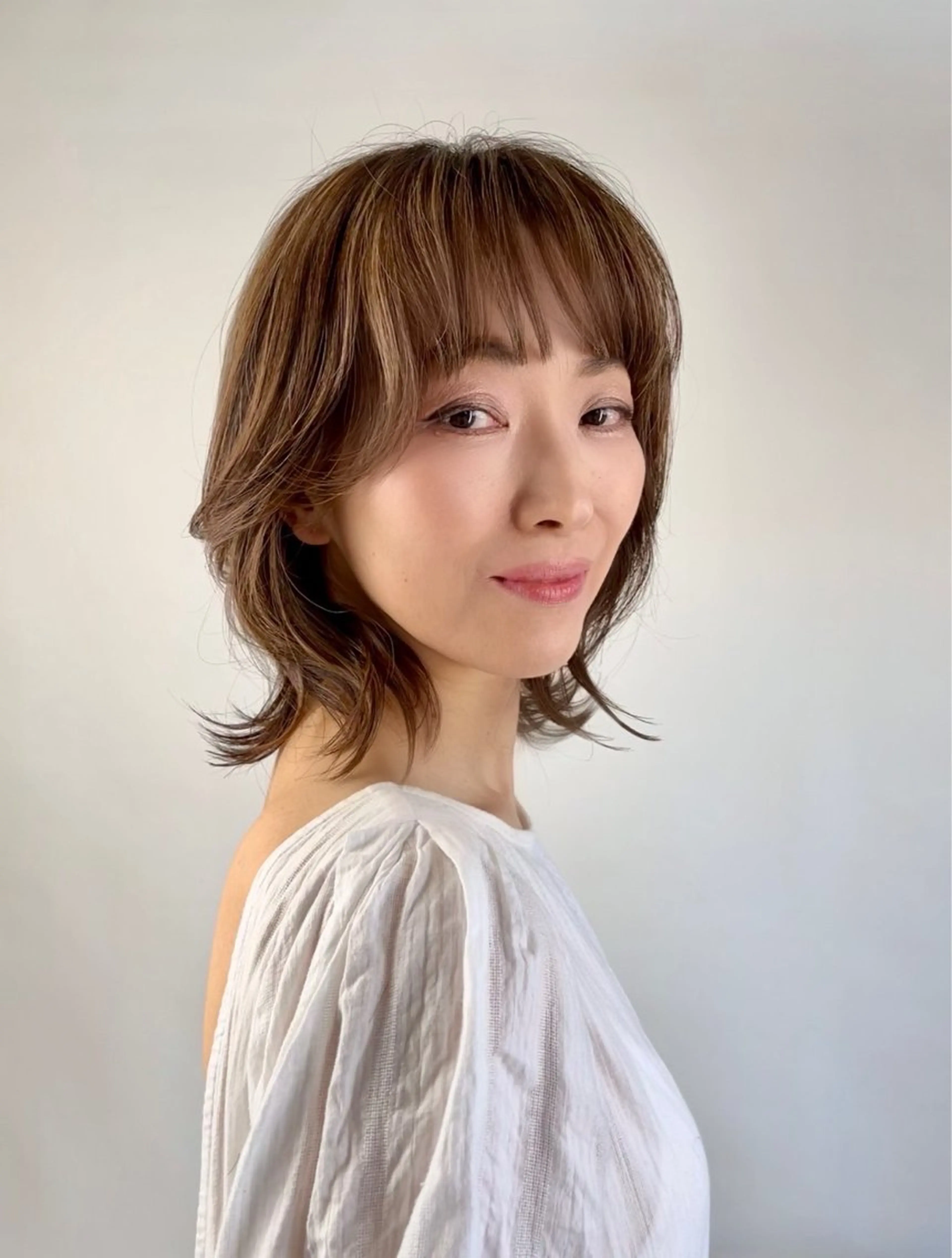 ミディアム カラー 岩尾 萌々子のヘアスタイル