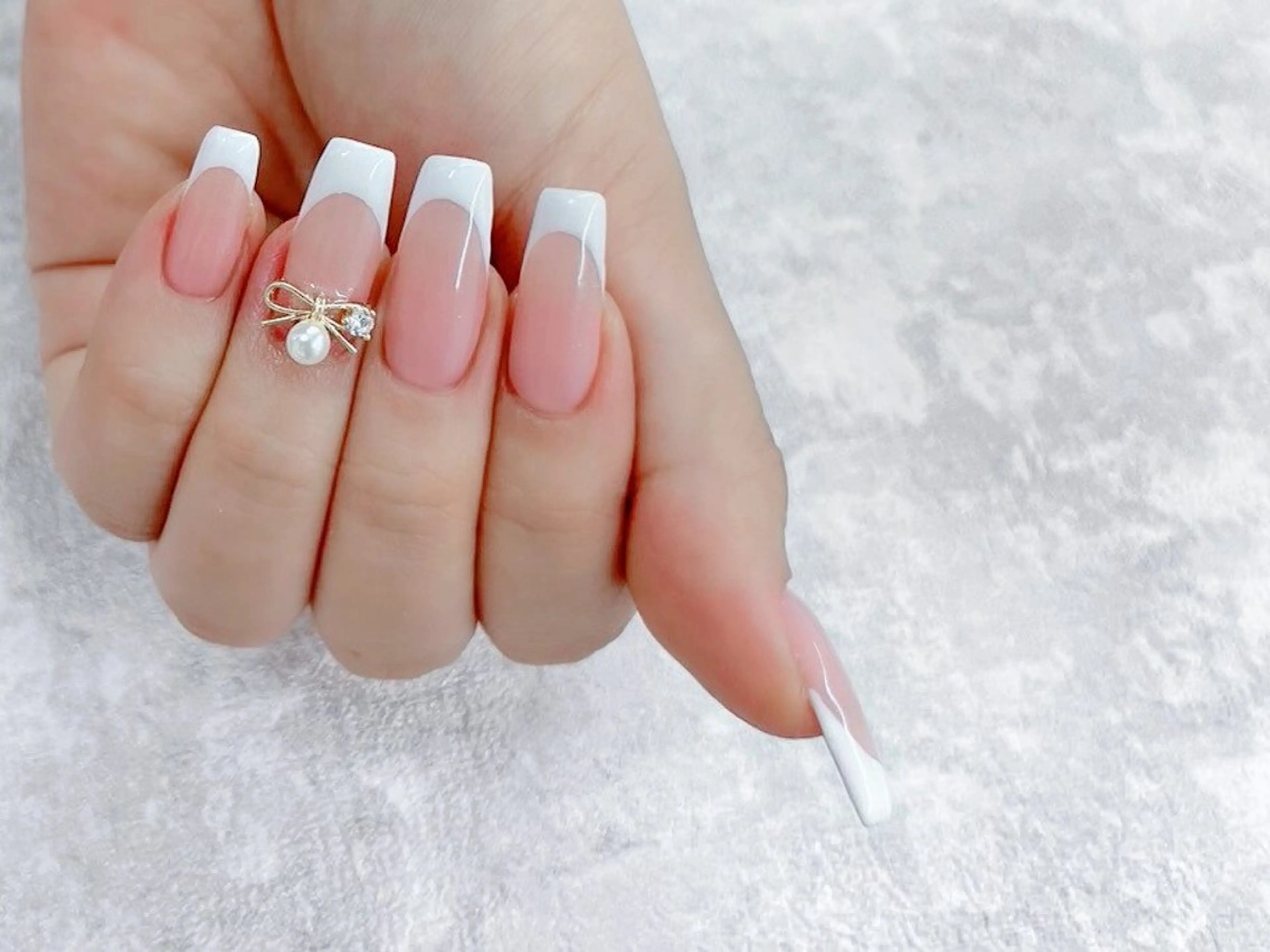 オフ込み🦢フレンチネイルの写真