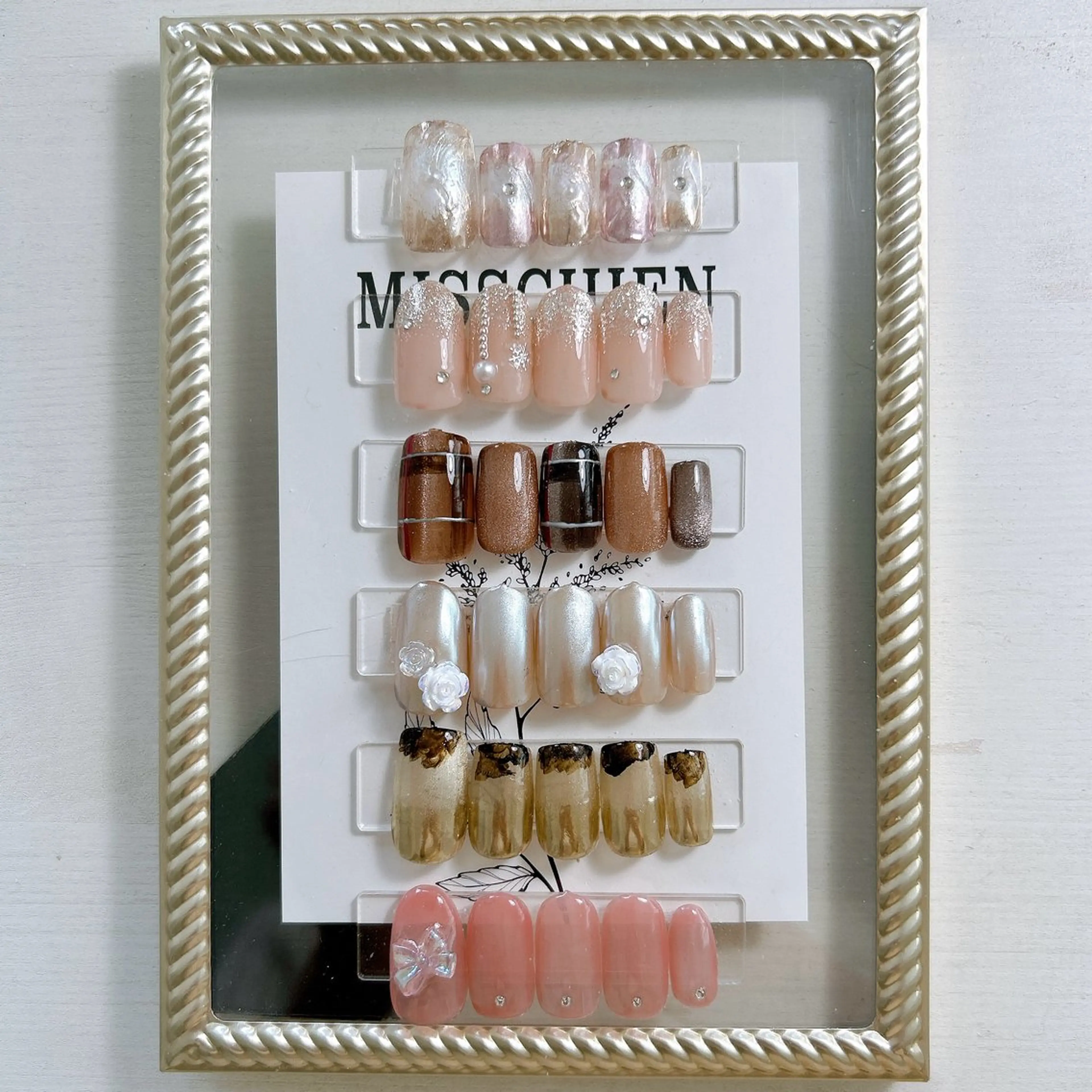 ネイル オーロラネイル フレンチネイル ガーリー グラデーション キラキラネイル ハンドネイル Kai  nail Mayukoのネイルデザイン
