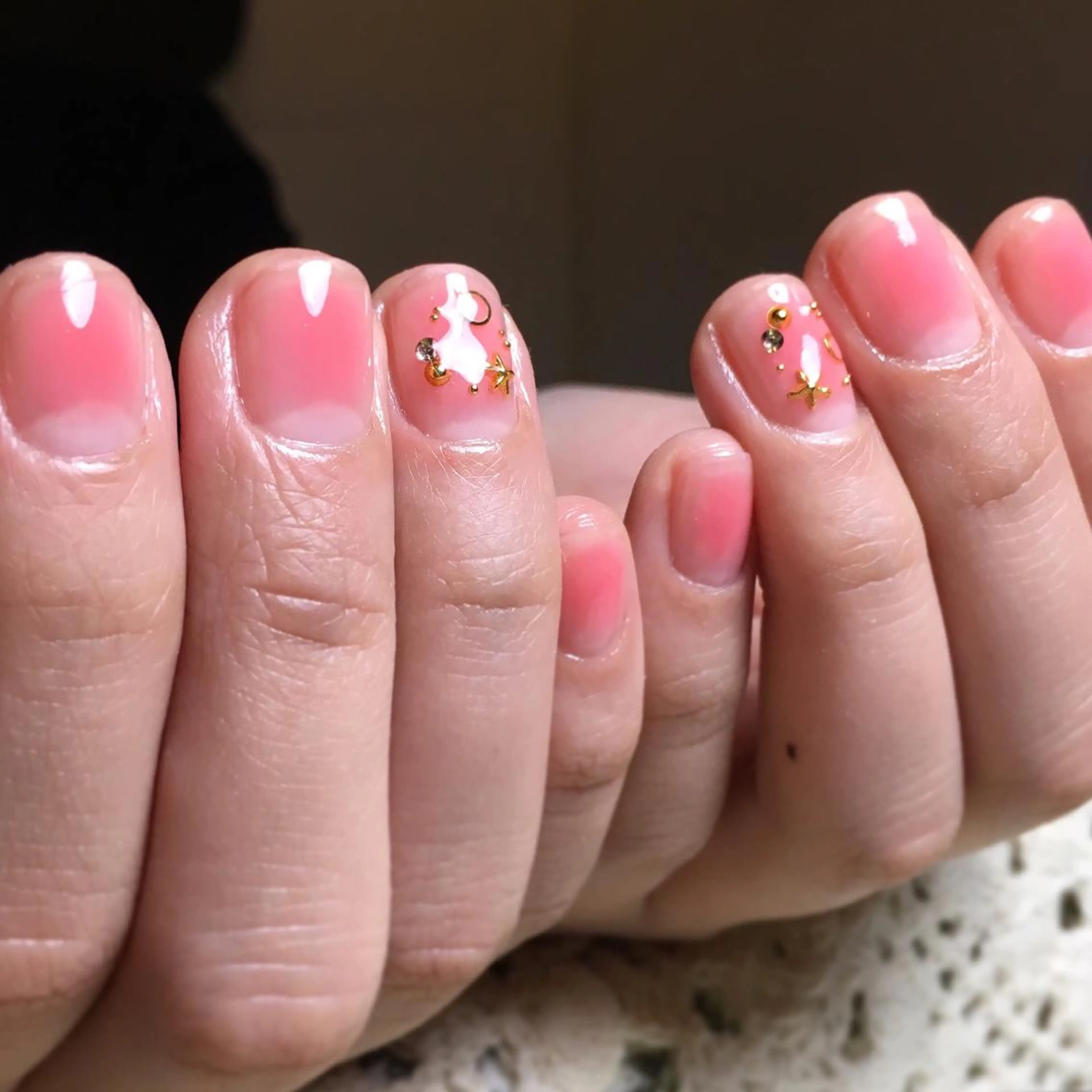 ネイル チークネイル Nail salon viewt55☺︎のネイルデザイン