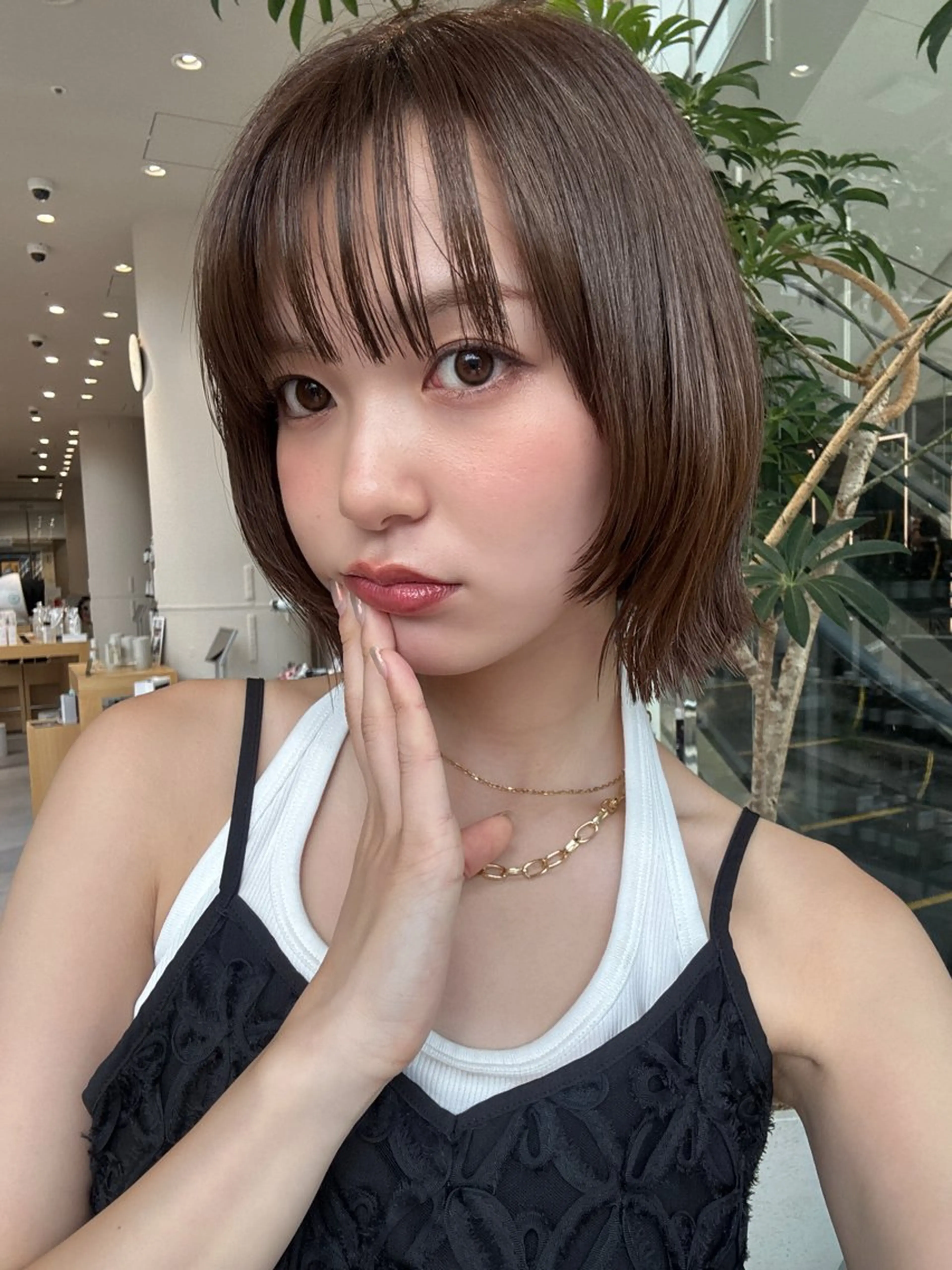 ミディアム カラー グレージュ ボブ 顔まわりレイヤー レイヤーカット カット MINX青山店所属・結莉/ボブ/ 縮毛矯正のヘアスタイル