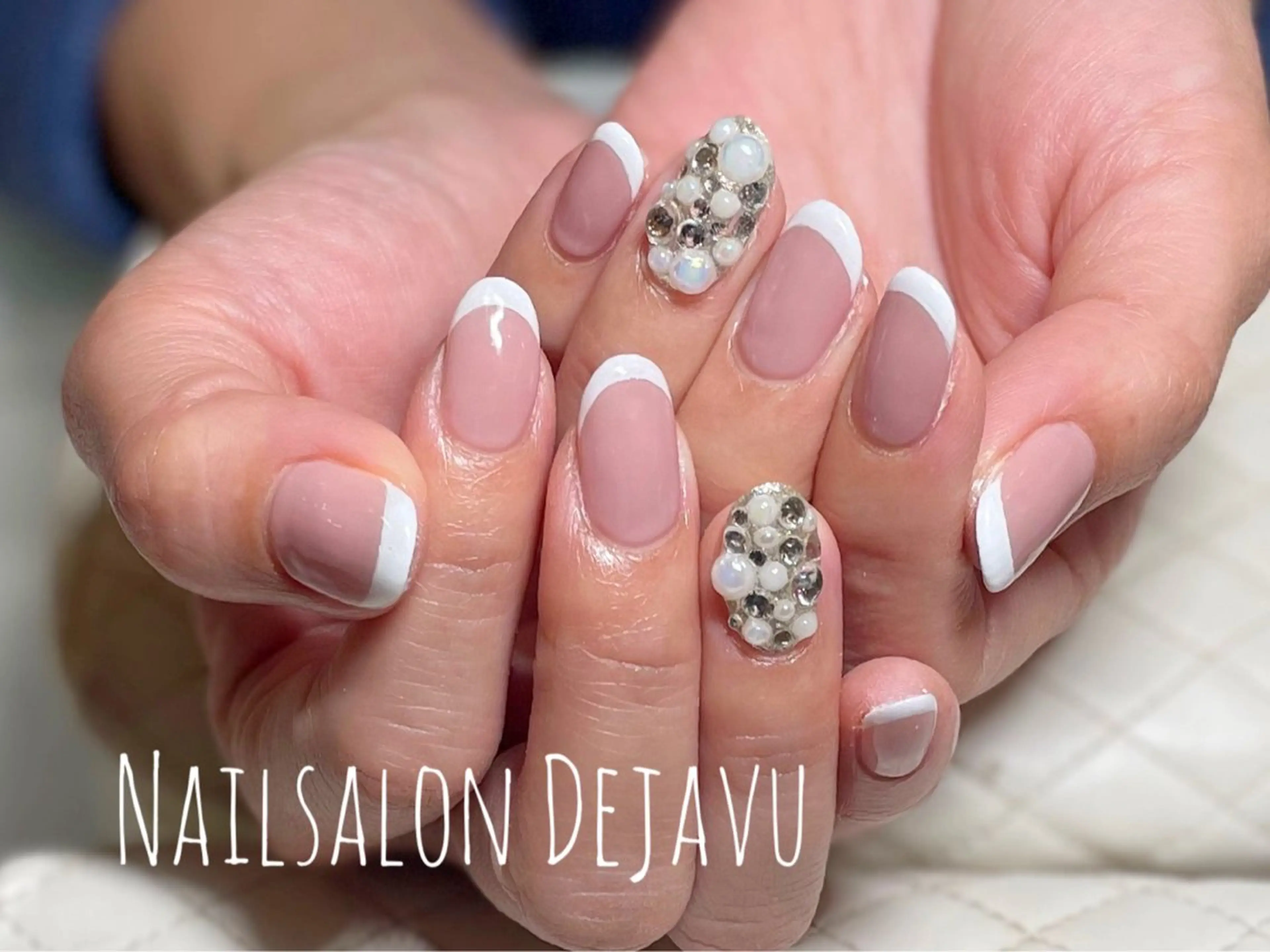 ネイル フレンチネイル ストーンネイル ハンドネイル Nailsalon Dejavuのネイルデザイン