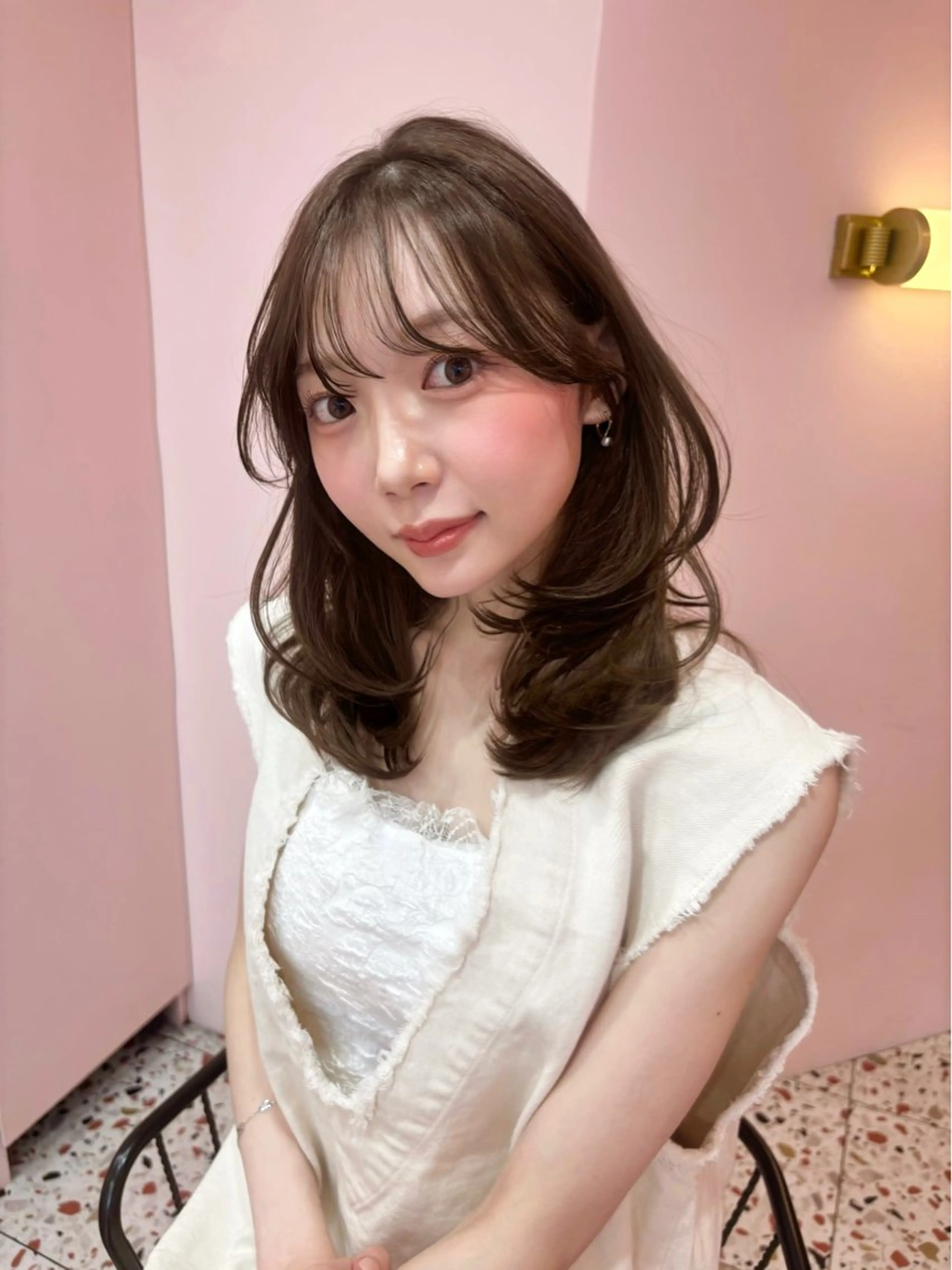 ミディアム カラー ヘアアレンジ 🐰チナ🐰 暖色ベージュ/顔周りのヘアスタイル