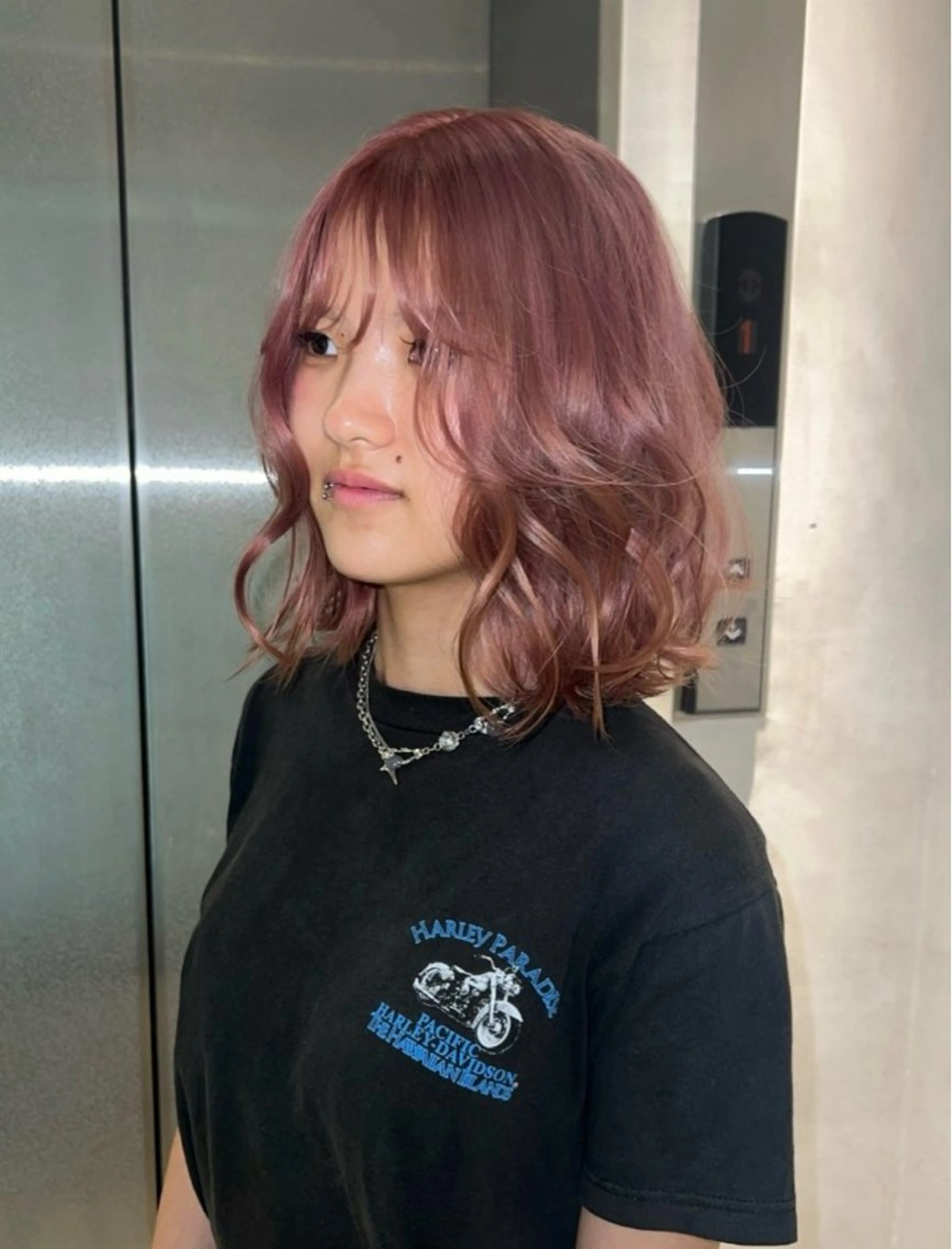カラー ヘアカラー トリートメント アイブロウ&マツパ カラーモデルまなみのヘアスタイル