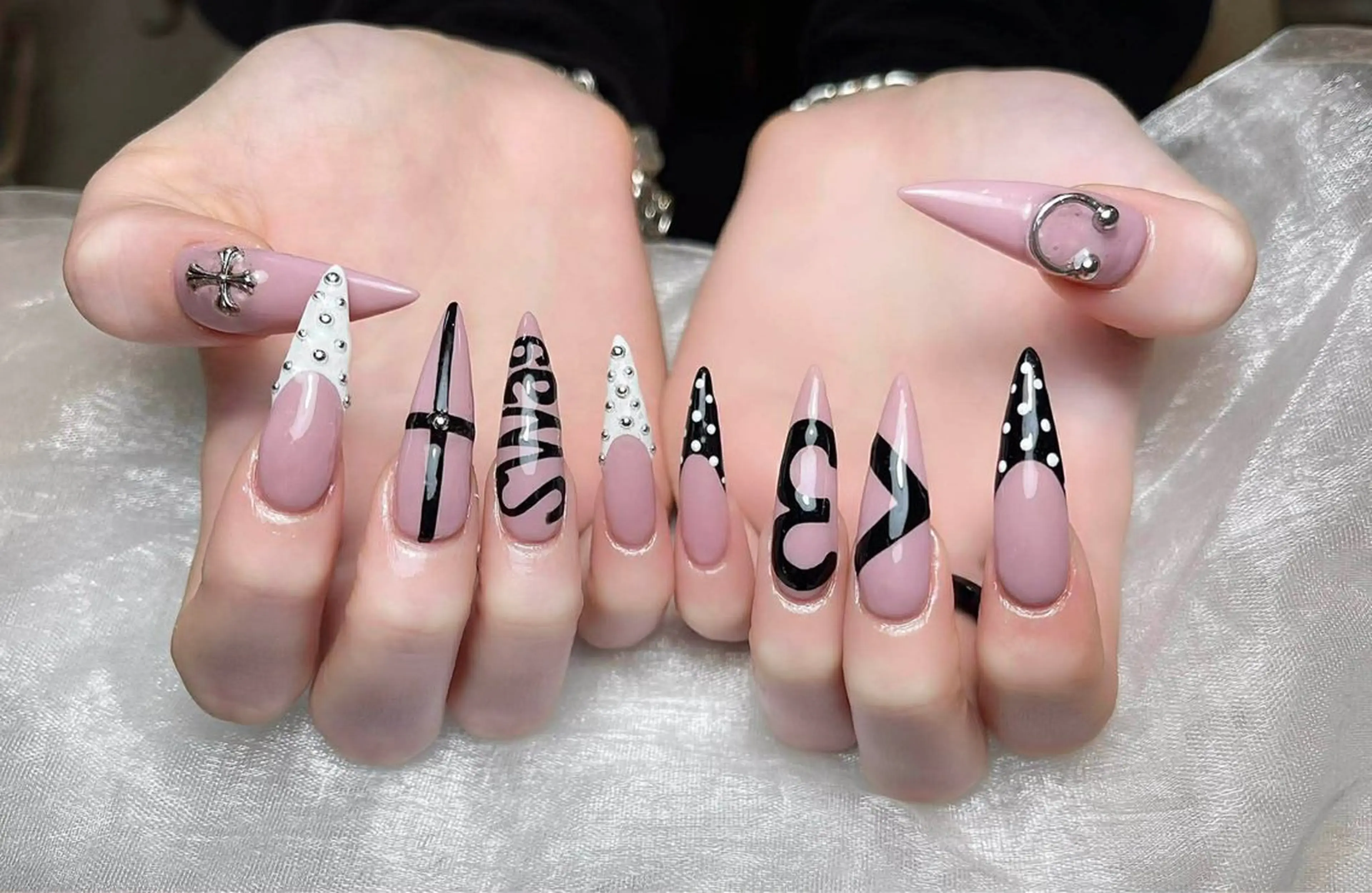 ネイル アートネイル 成人式 ジェルネイル ニュアンスネイル 夏ネイル ハンドネイル NIE MoMoのネイルデザイン