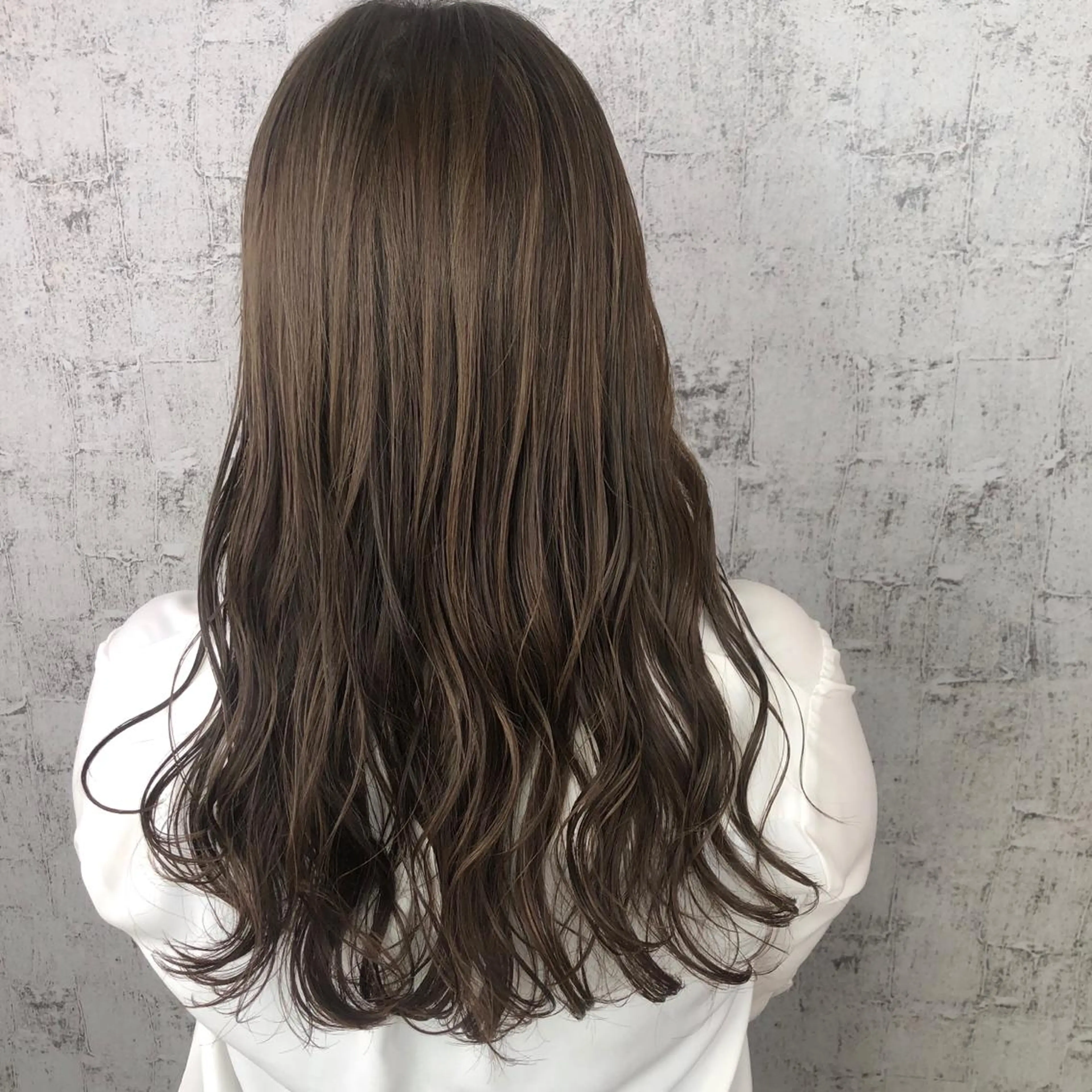 ロング カラー デザインカラー ハイライトカラー ハイライト 小顔レイヤー/ ベージュ🤍Rieのヘアスタイル