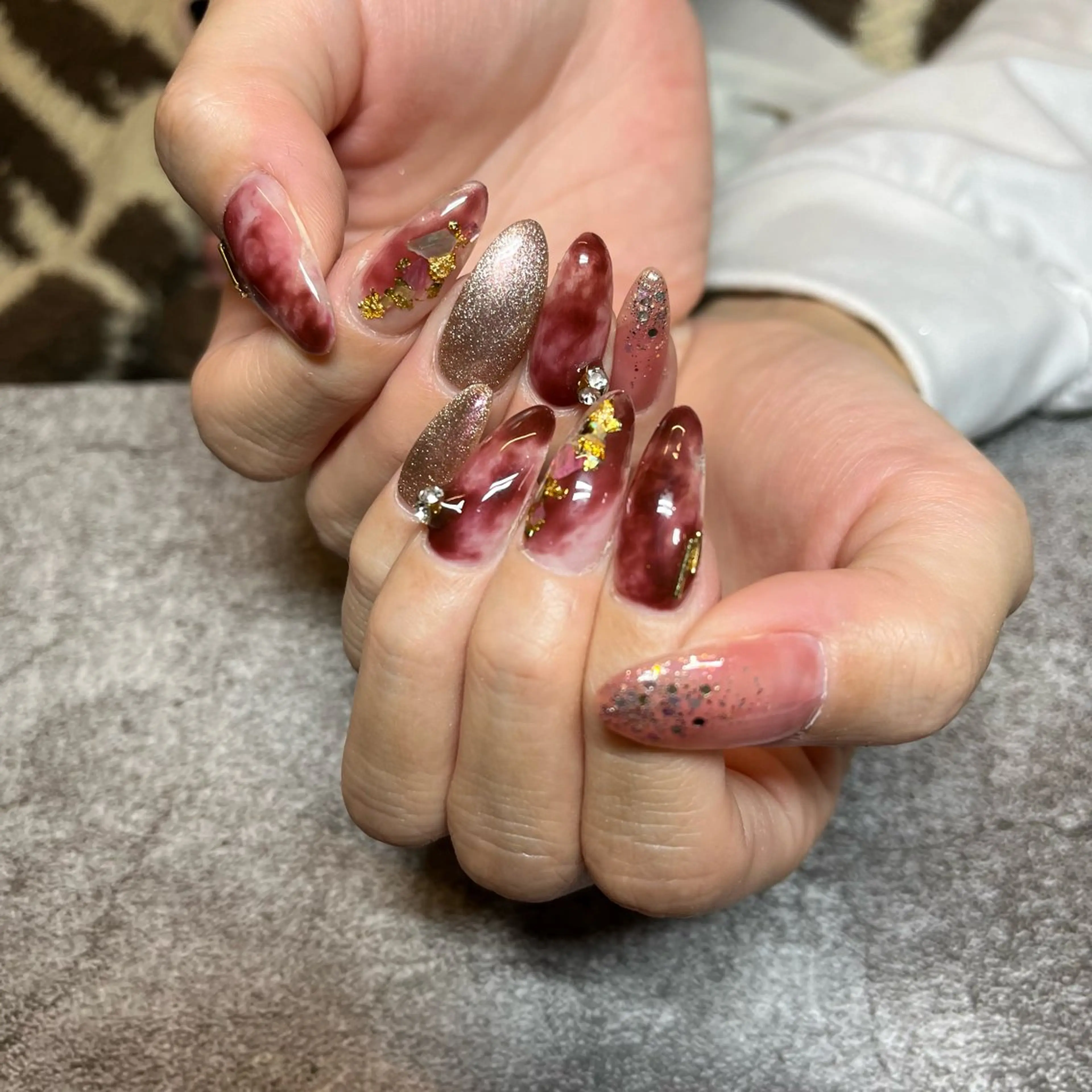 ミディアム ハンドネイル watabe .のネイルデザイン