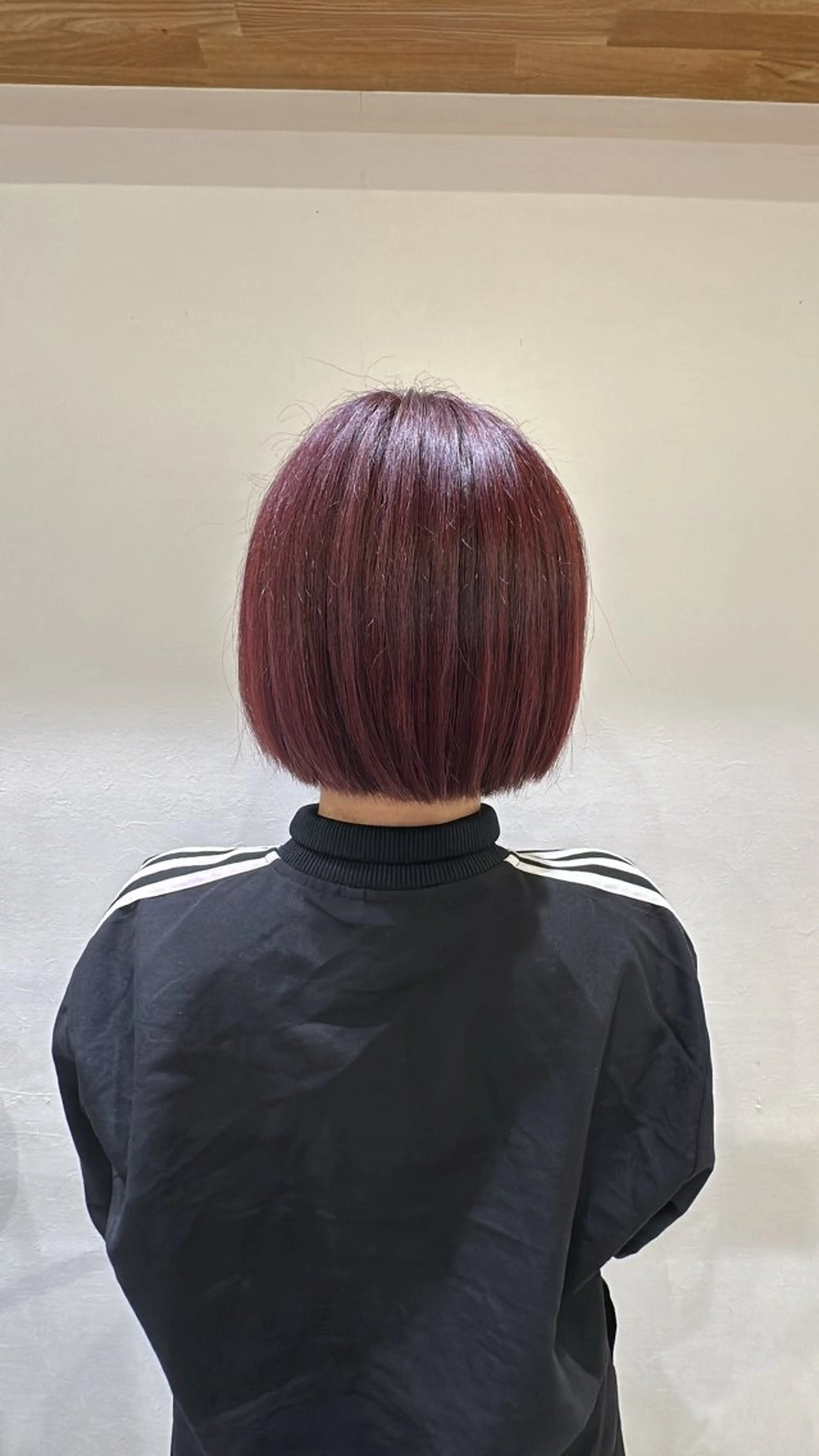 ショート カラー 切りっぱなしボブ ブリーチ ラベンダーカラー ブリーチなしカラー ピンクカラー カット ヘアカラー トリートメント 伊藤 旭華のヘアスタイル