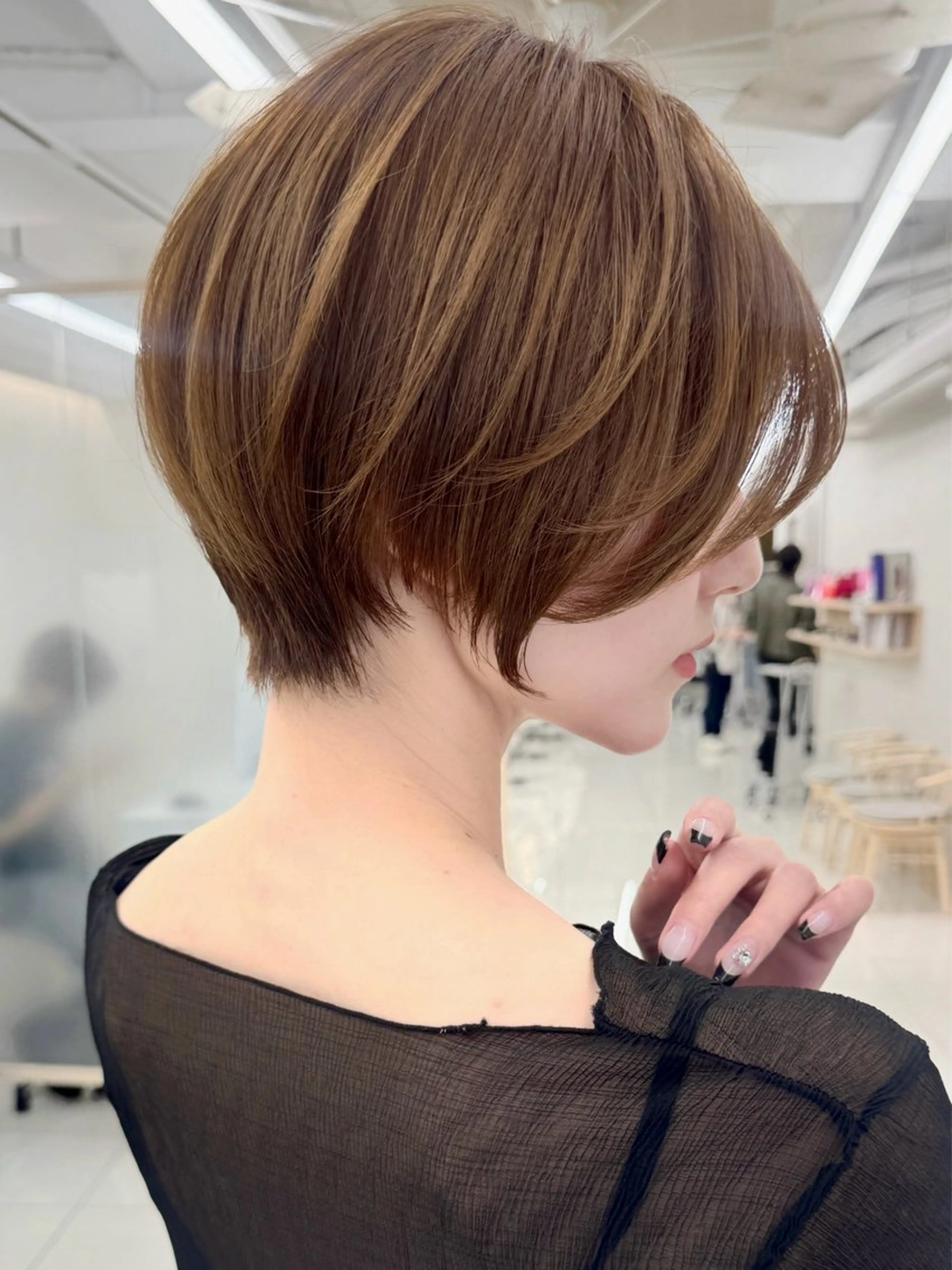 ショート カット 三鷹で1番ショート ボブをカットする新谷のヘアスタイル