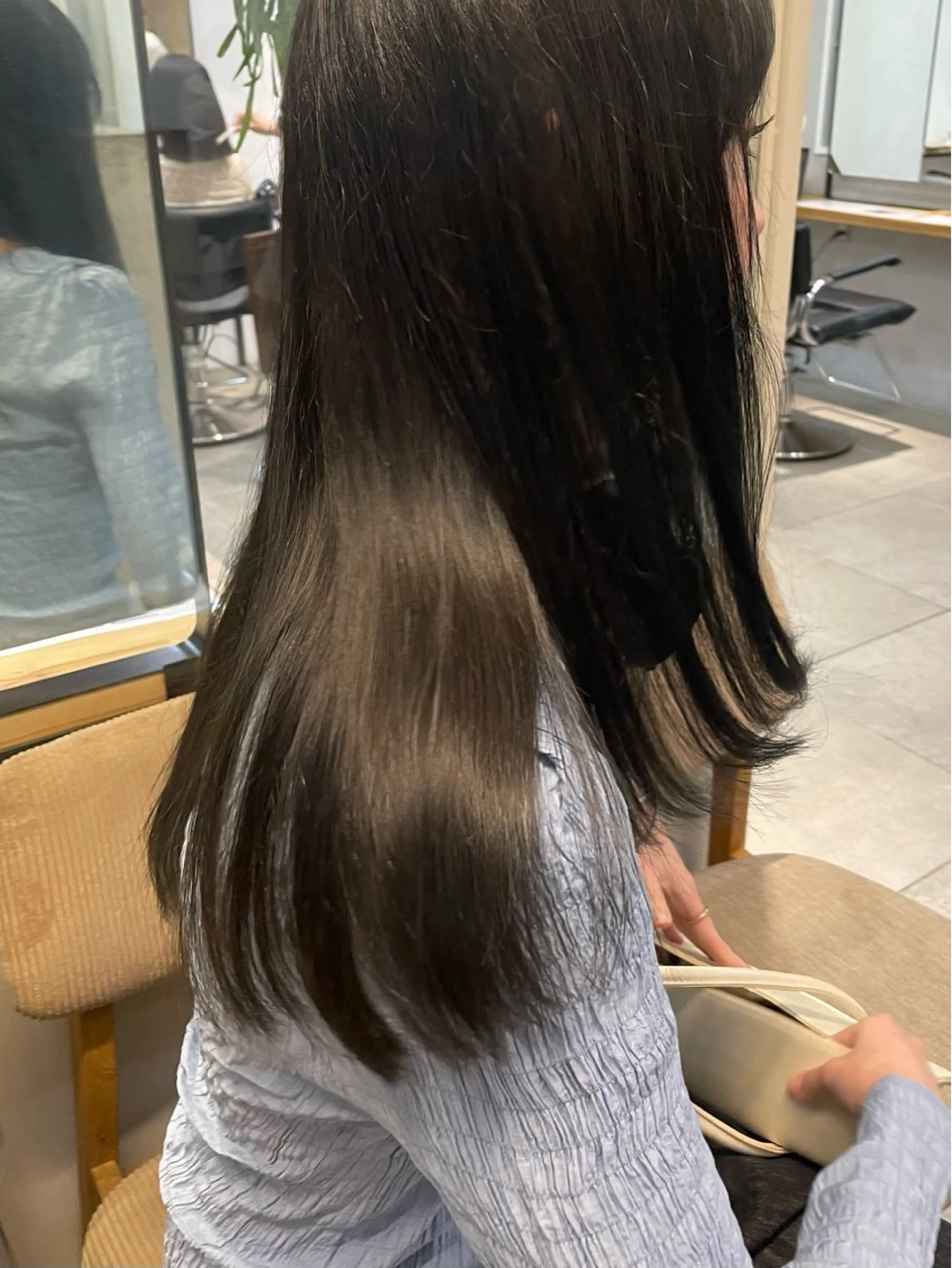 ロング カラー ミルクティー× グレージュMOMOのヘアスタイル