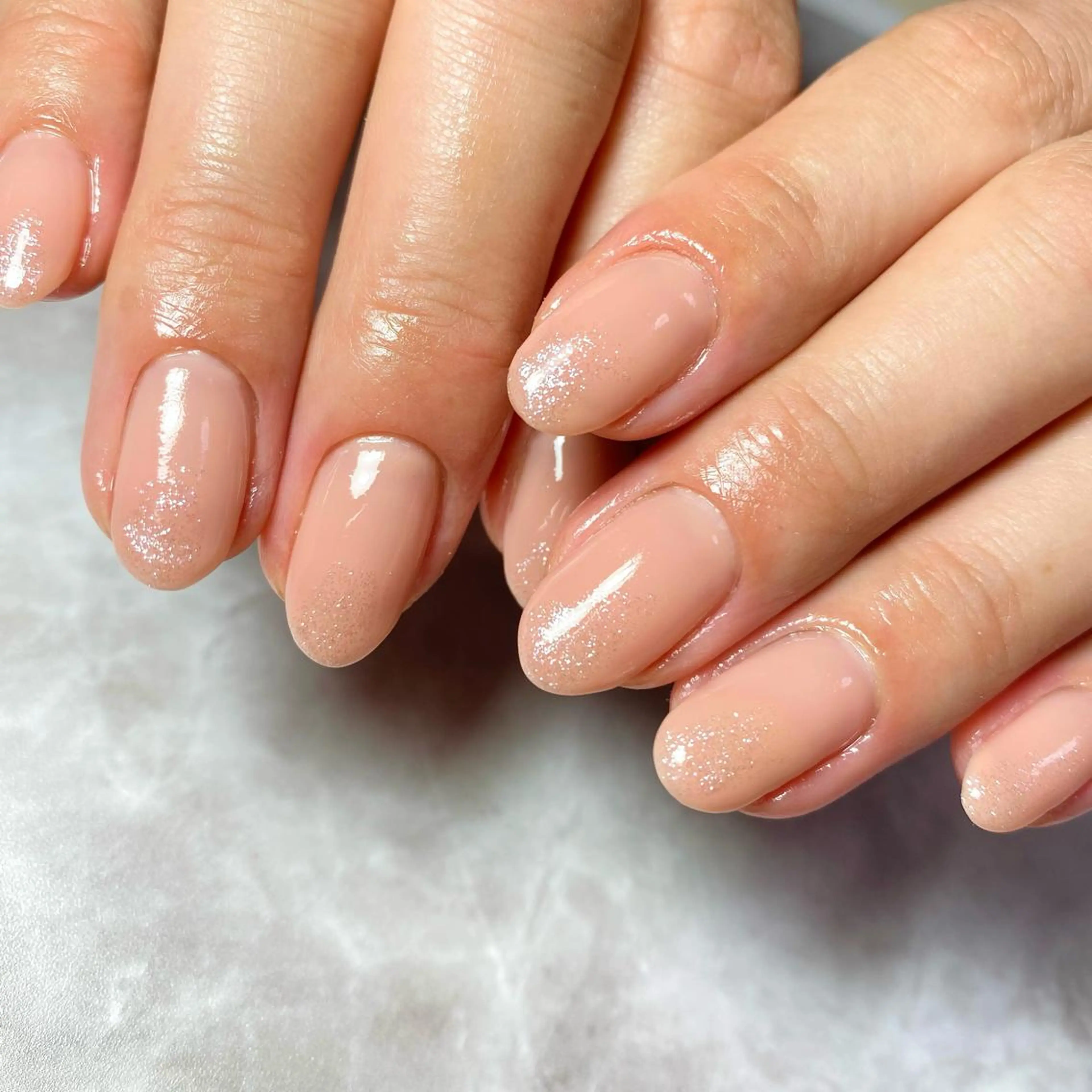 ネイル ジェルネイル ラメ(グリッター) オフィスネイル ホワイト ハンドネイル nailsalon RMIKのネイルデザイン