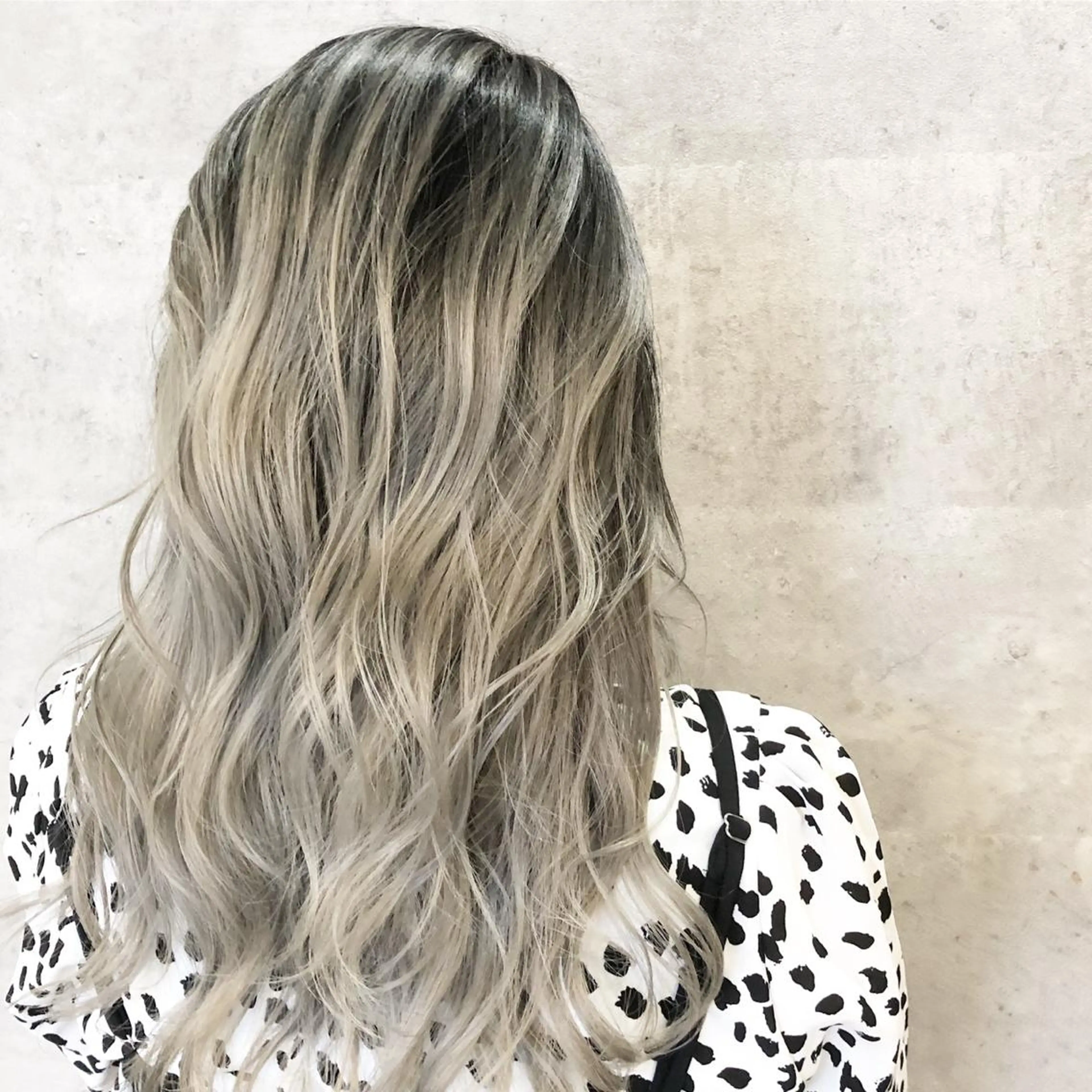 ロング カラー アディクシーカラー ブリーチ ブロンド ケアブリーチ イルミナカラー 髪質改善で 憧れの潤艶美髪にのヘアスタイル
