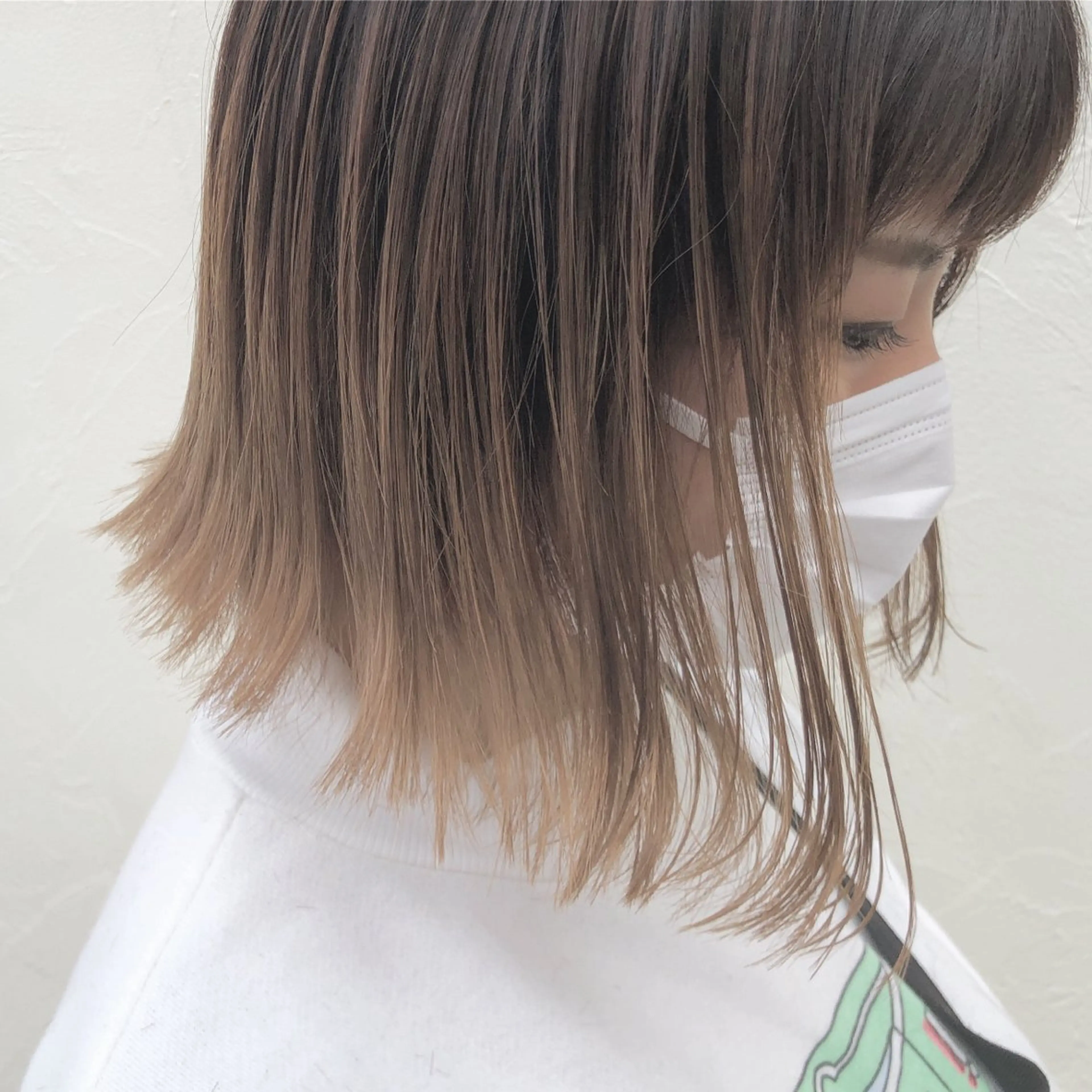 ショート カラー パーマ ヘアアレンジ 切りっぱなしボブ バレイヤージュ ベージュカラー ミルクティーベージュ ボブ カット ヘアカラー トリートメント 【ツヤ髪美容師】 ツダケイスケのヘアスタイル