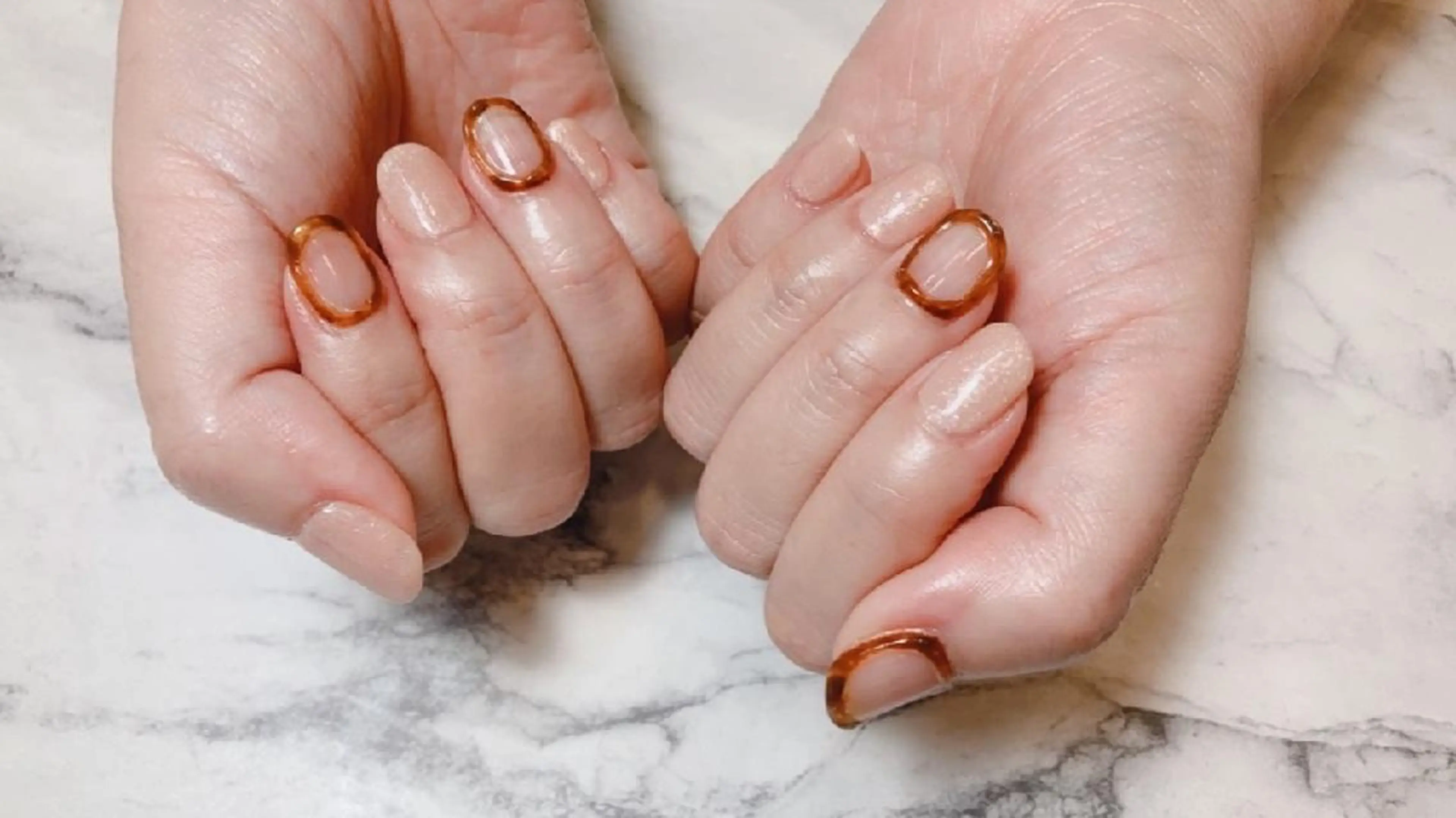 ネイル べっ甲ネイル CALME ♡のネイルデザイン