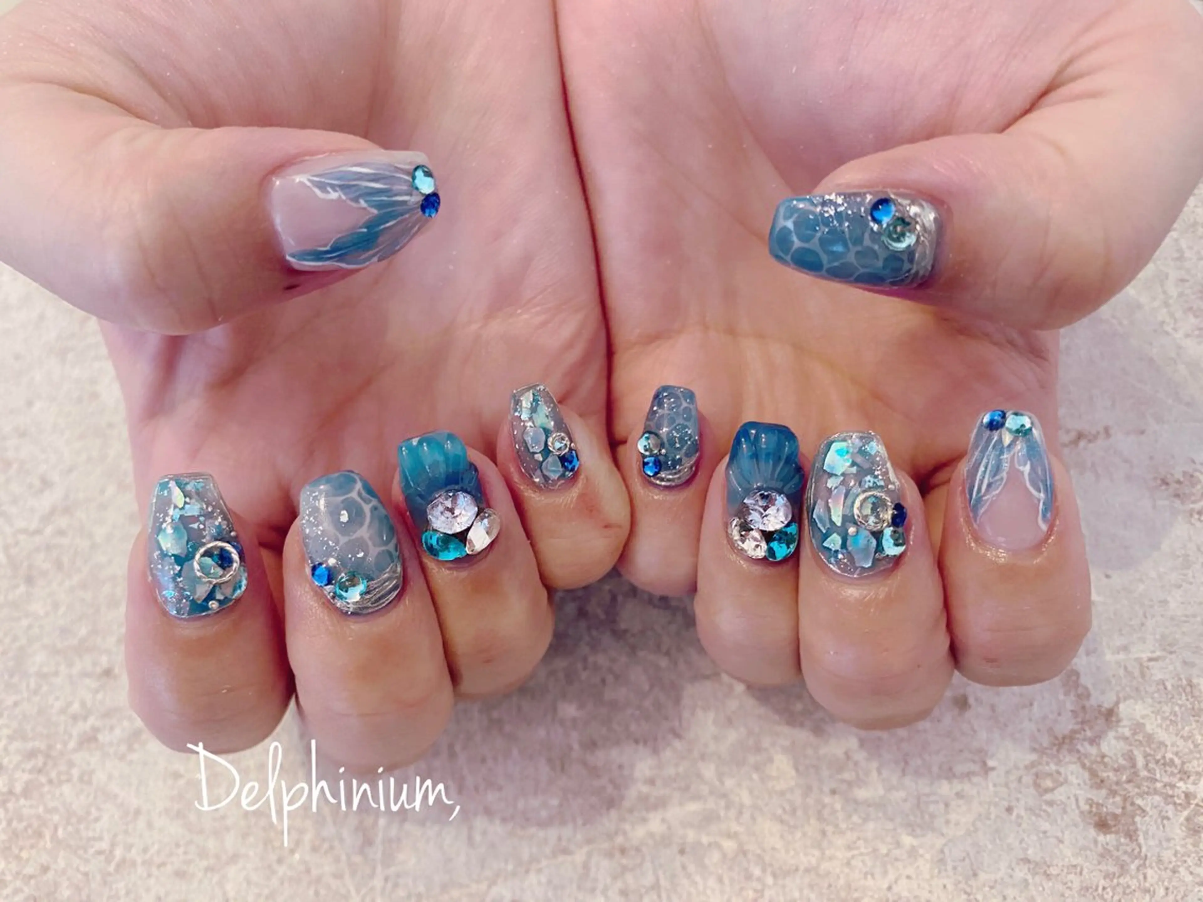 ネイル ストーンネイル ハンドネイル 岡本 友恵のネイルデザイン