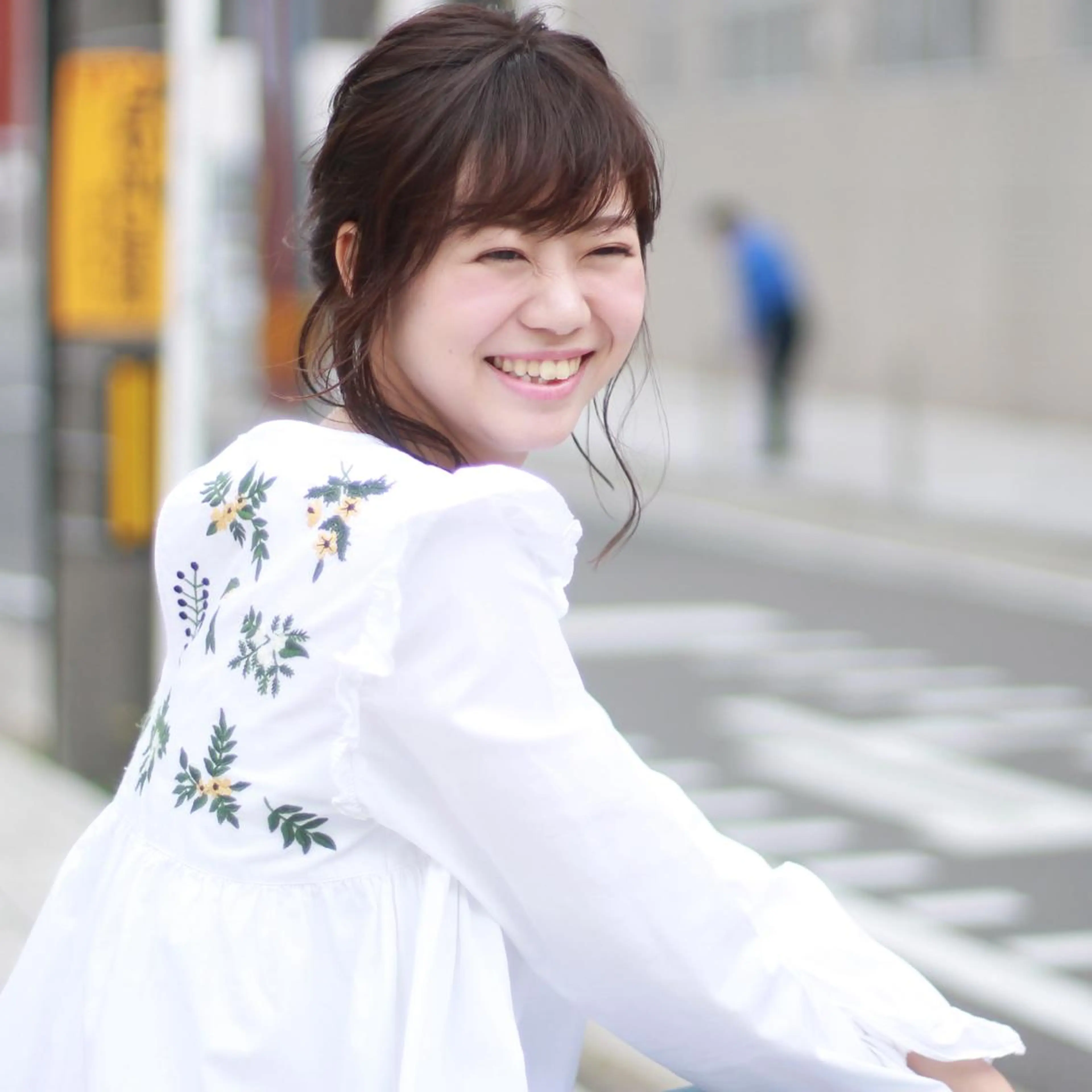 セミロング ヘアアレンジ お団子ヘア 薬院:今泉/上川美幸 小顔ボブ/暗髪カラーのヘアスタイル