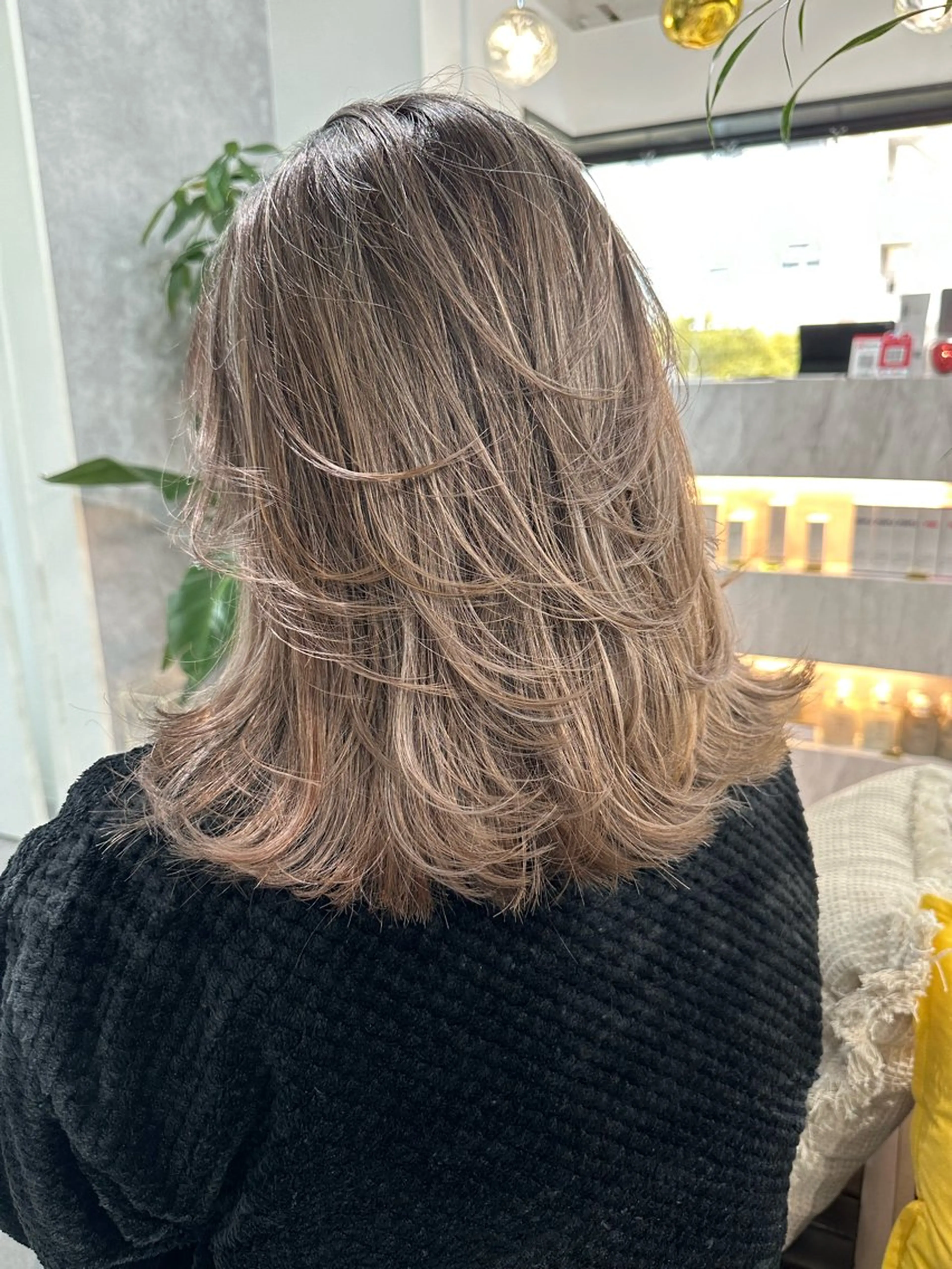 ミディアム 大人上品特化 レイヤー🇺🇸山村のヘアスタイル