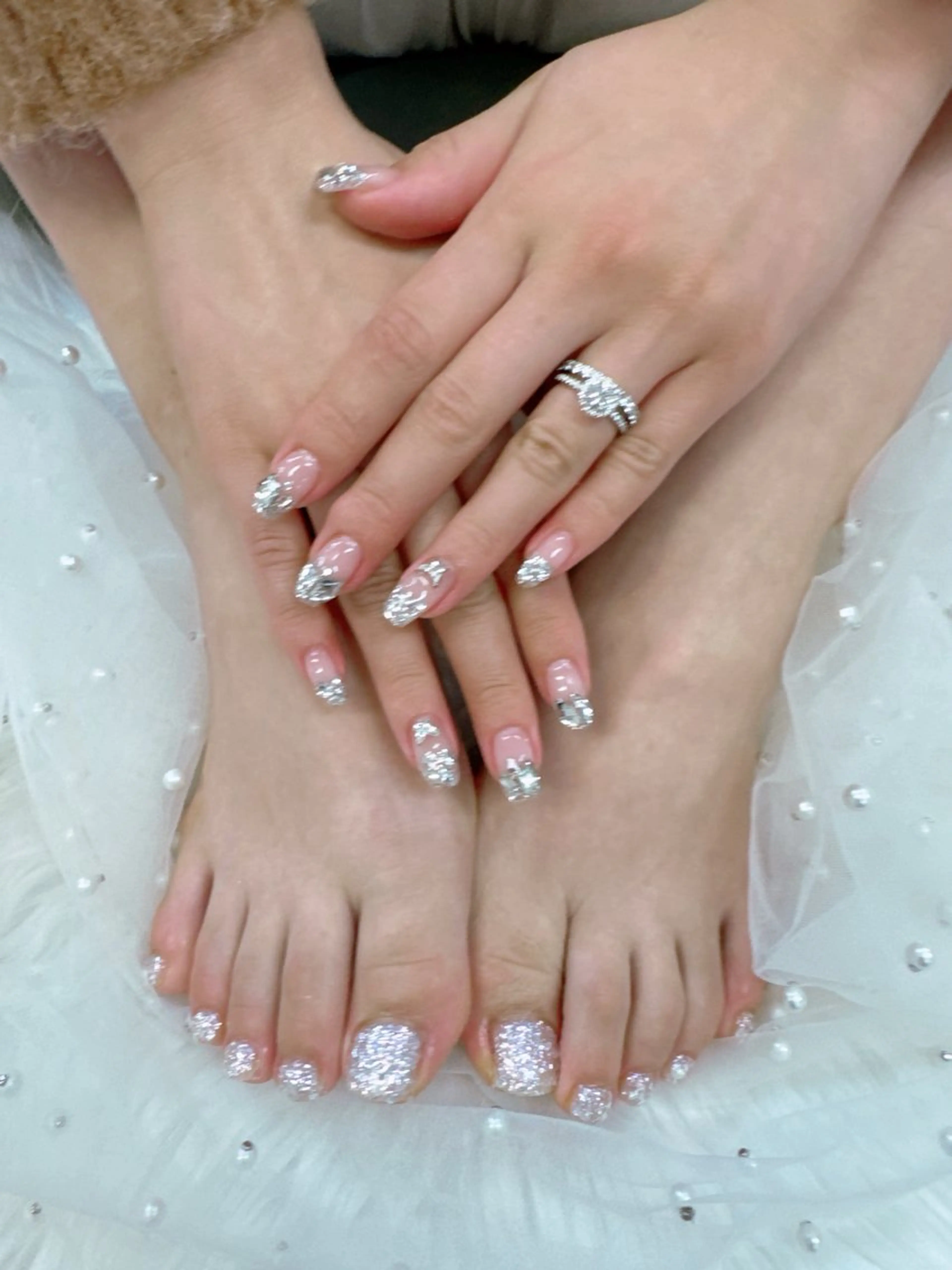 ネイル フットネイル フレンチネイル ジェルネイル ガラスフレンチ キラキラネイル ハンドネイル Queeens nailのネイルデザイン