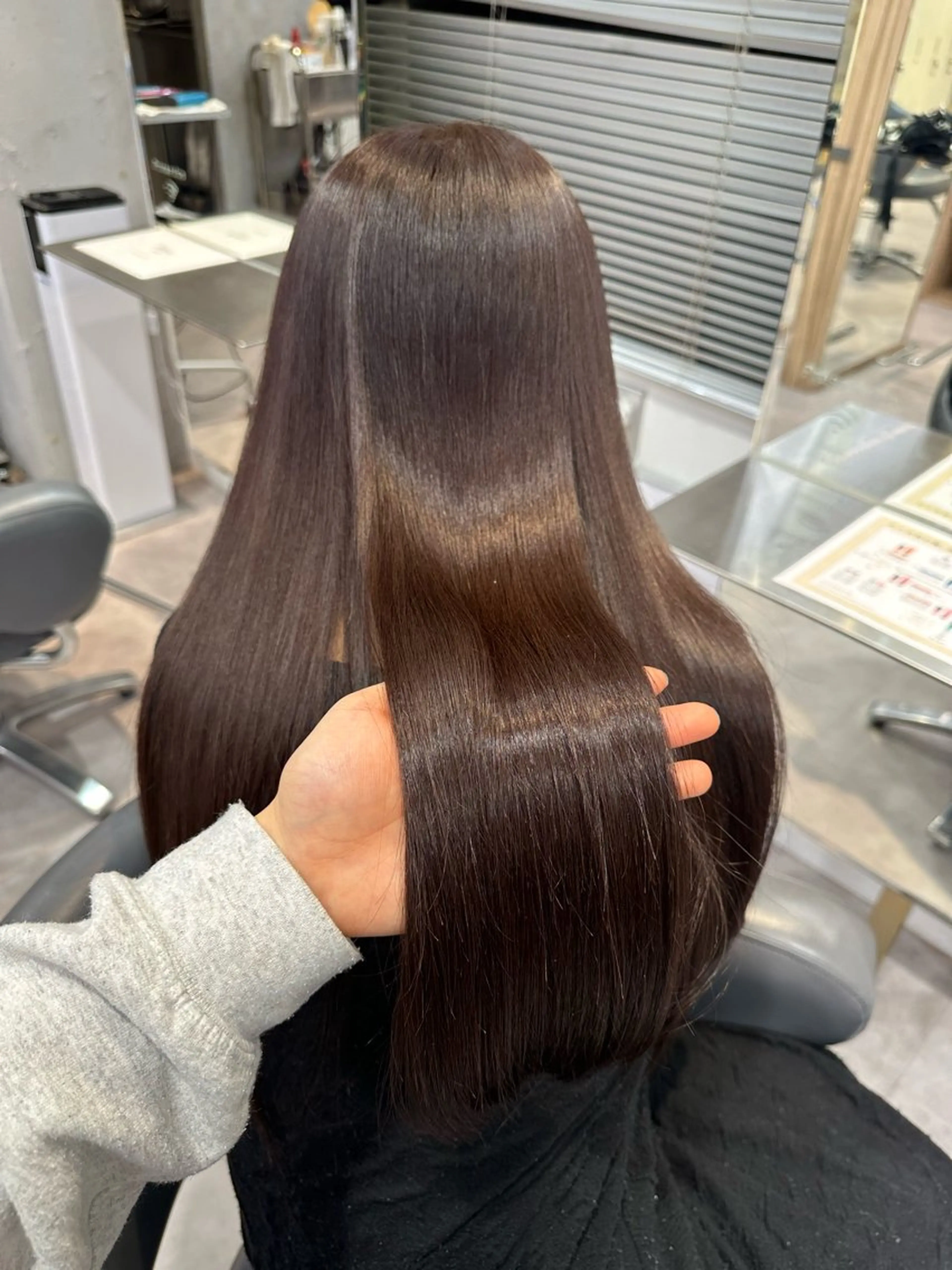 ロング カラー パーマ 縮毛矯正 上品な透明感カラー 🫧renのヘアスタイル