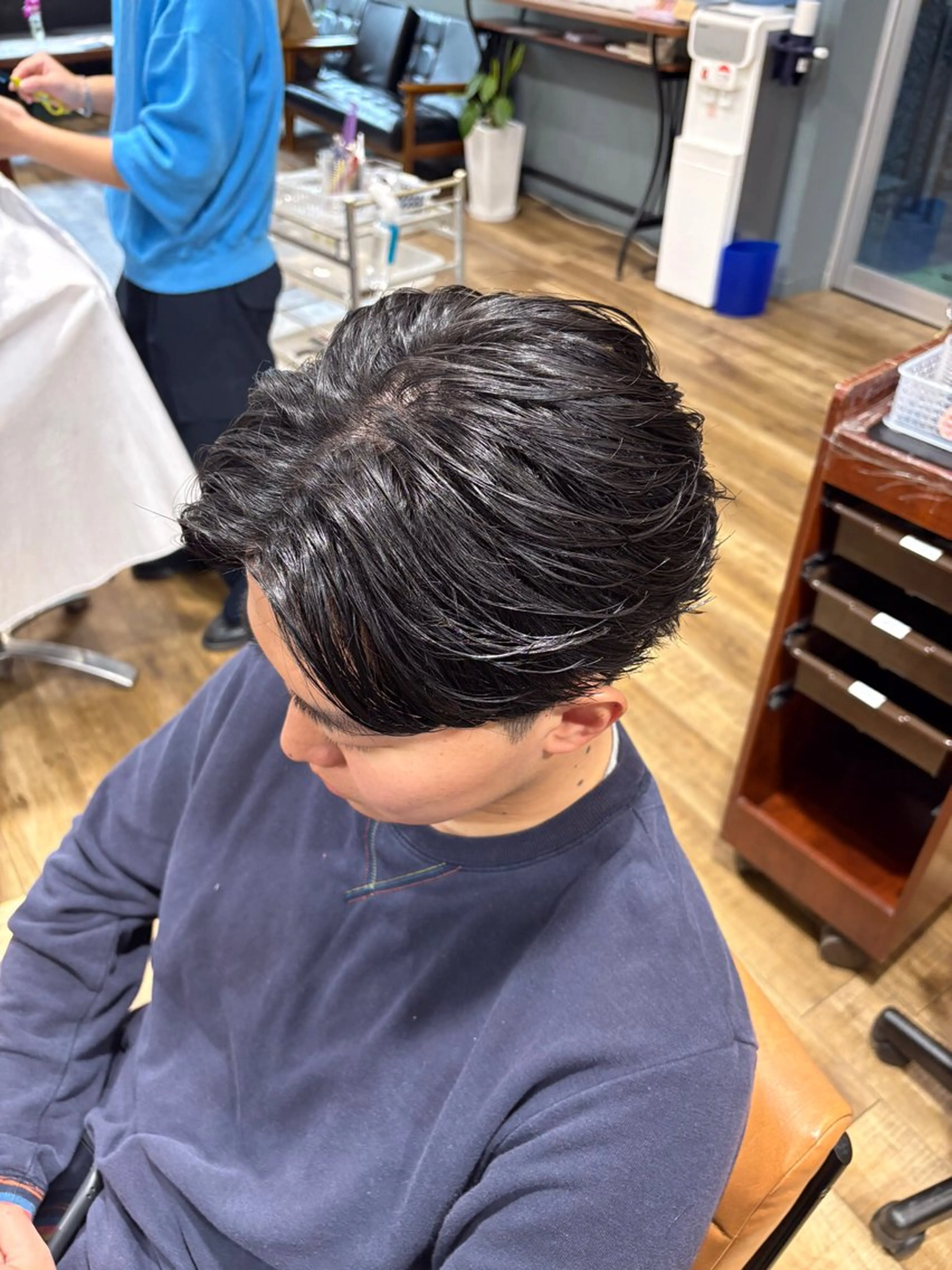 ミディアム パーマ メンズ ミディアムパーマ フェザーパーマ メンズパーマ カット 鶴田 将清のヘアスタイル