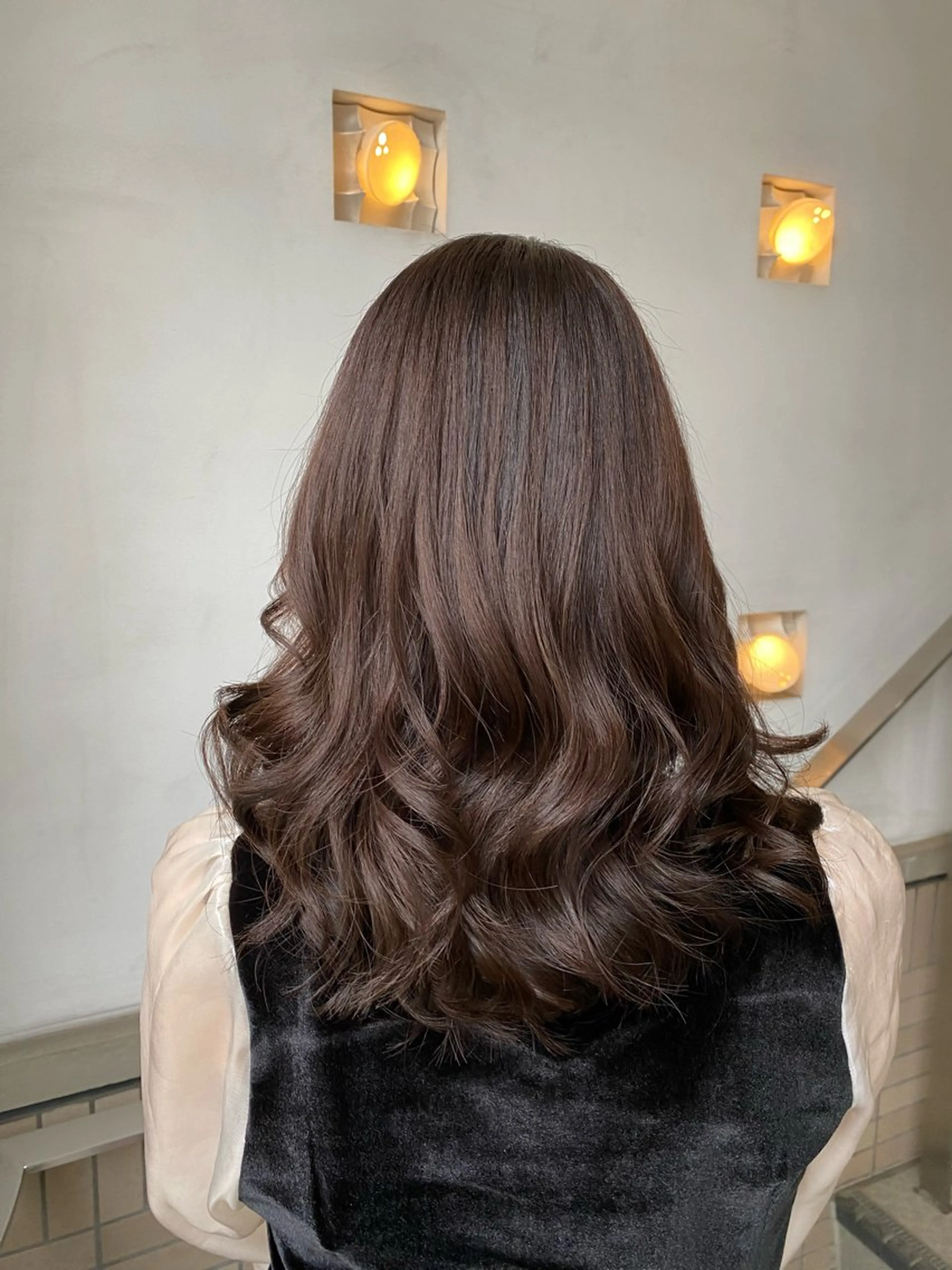 ミディアム カラー グレージュ ミルクティーグレージュ レイヤーカット カット ヘアカラー トリートメント 統括マネージャー/ 髪のドクター/前原悟のヘアスタイル