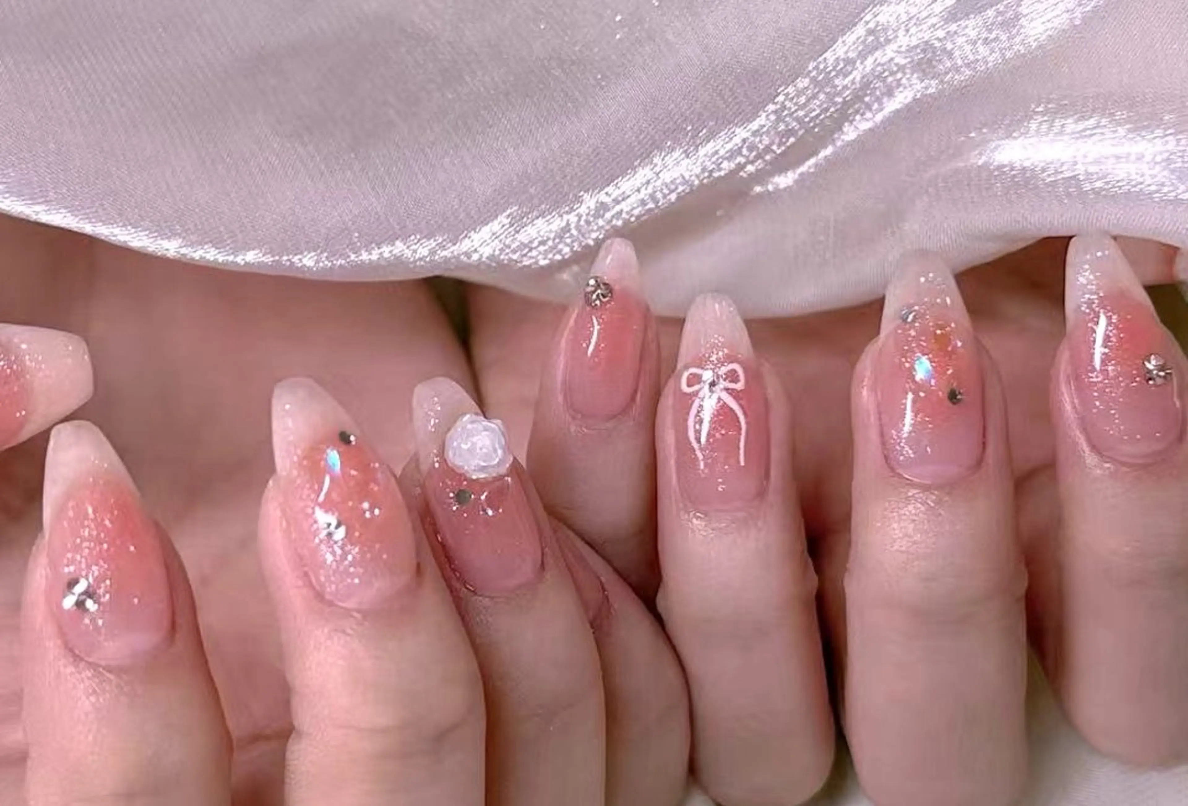 ネイル ブルー チークネイル フレンチネイル ハート ホログラムネイル 美爪パラジェル導入店 Sunnilyのネイルデザイン