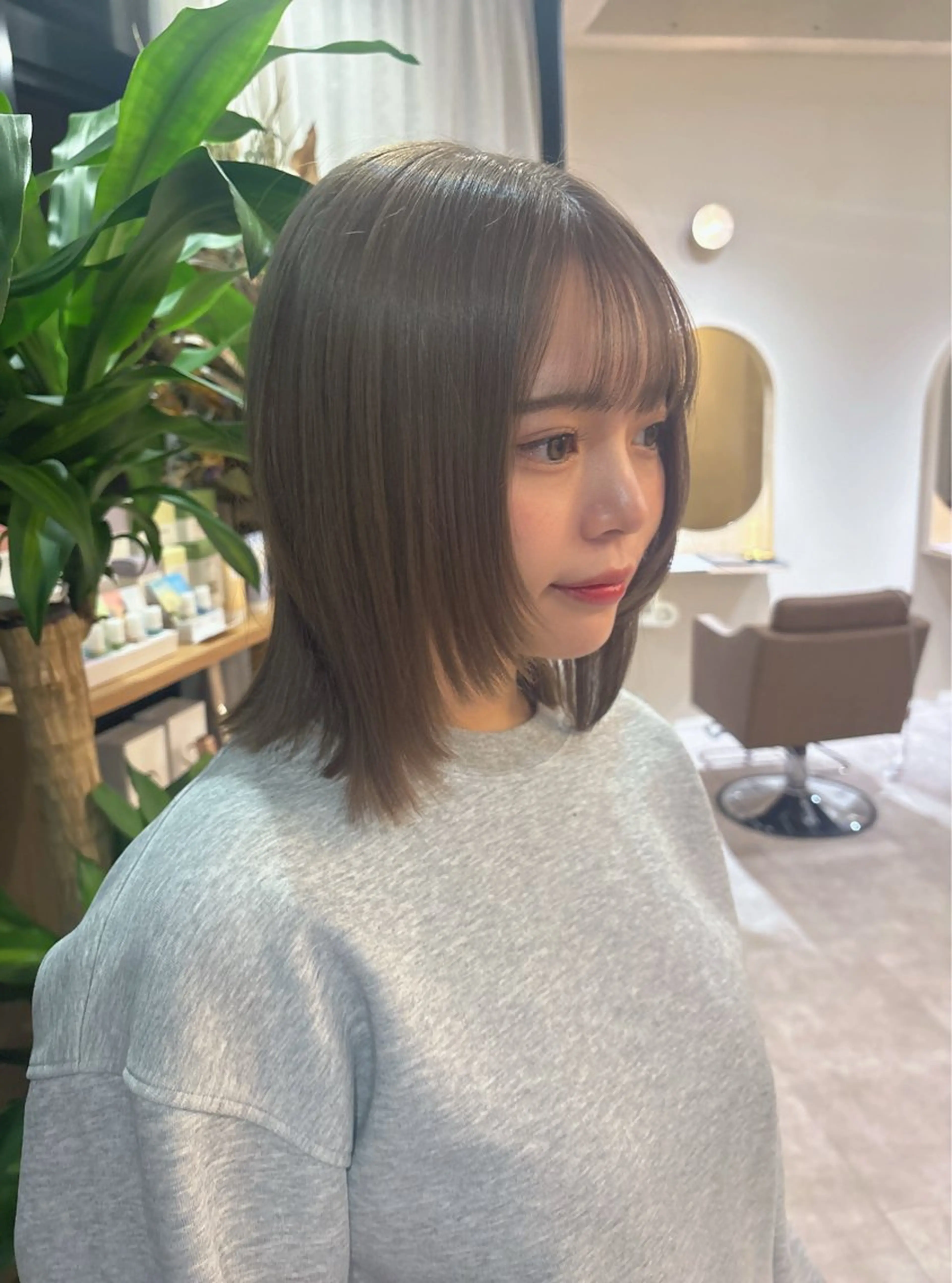 ミディアム 伸ばしかけ レイヤーカット 西田 朋華のヘアスタイル