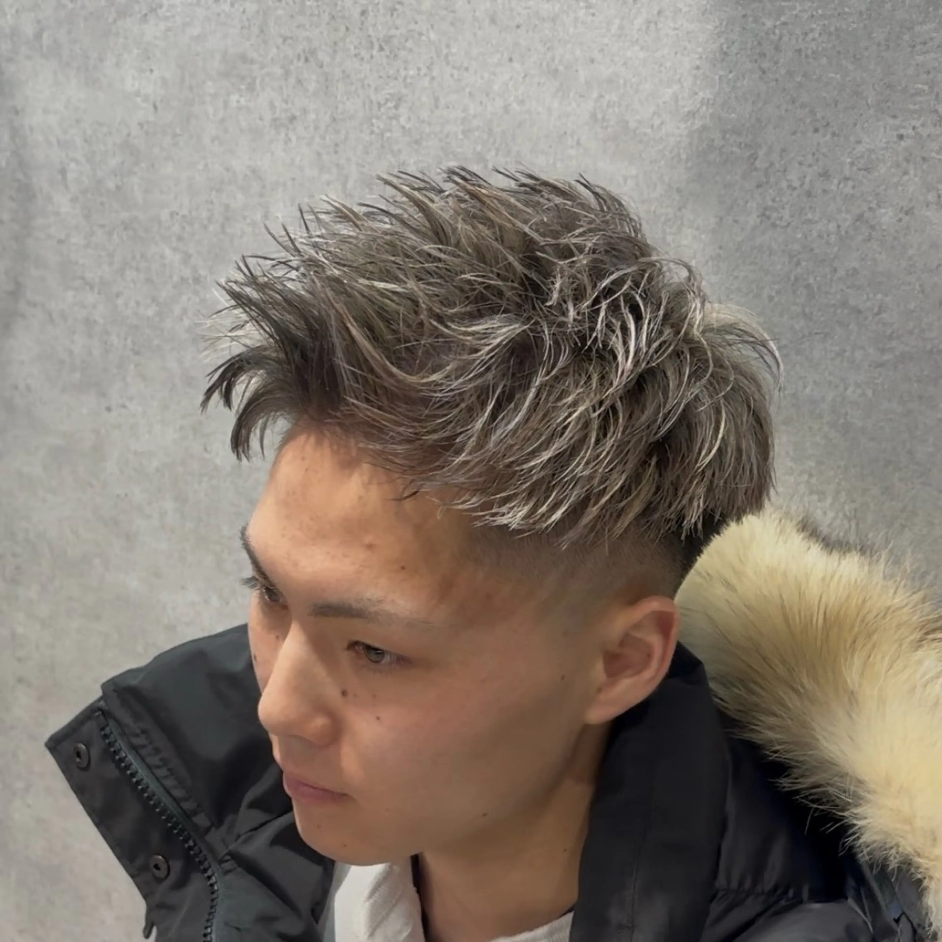 カラー メンズ メンズブリーチ フェードカット メンズパーマ ブリーチ シルバー ヘアカラー 🔥メンズ特化🔥 たくぼーのヘアスタイル