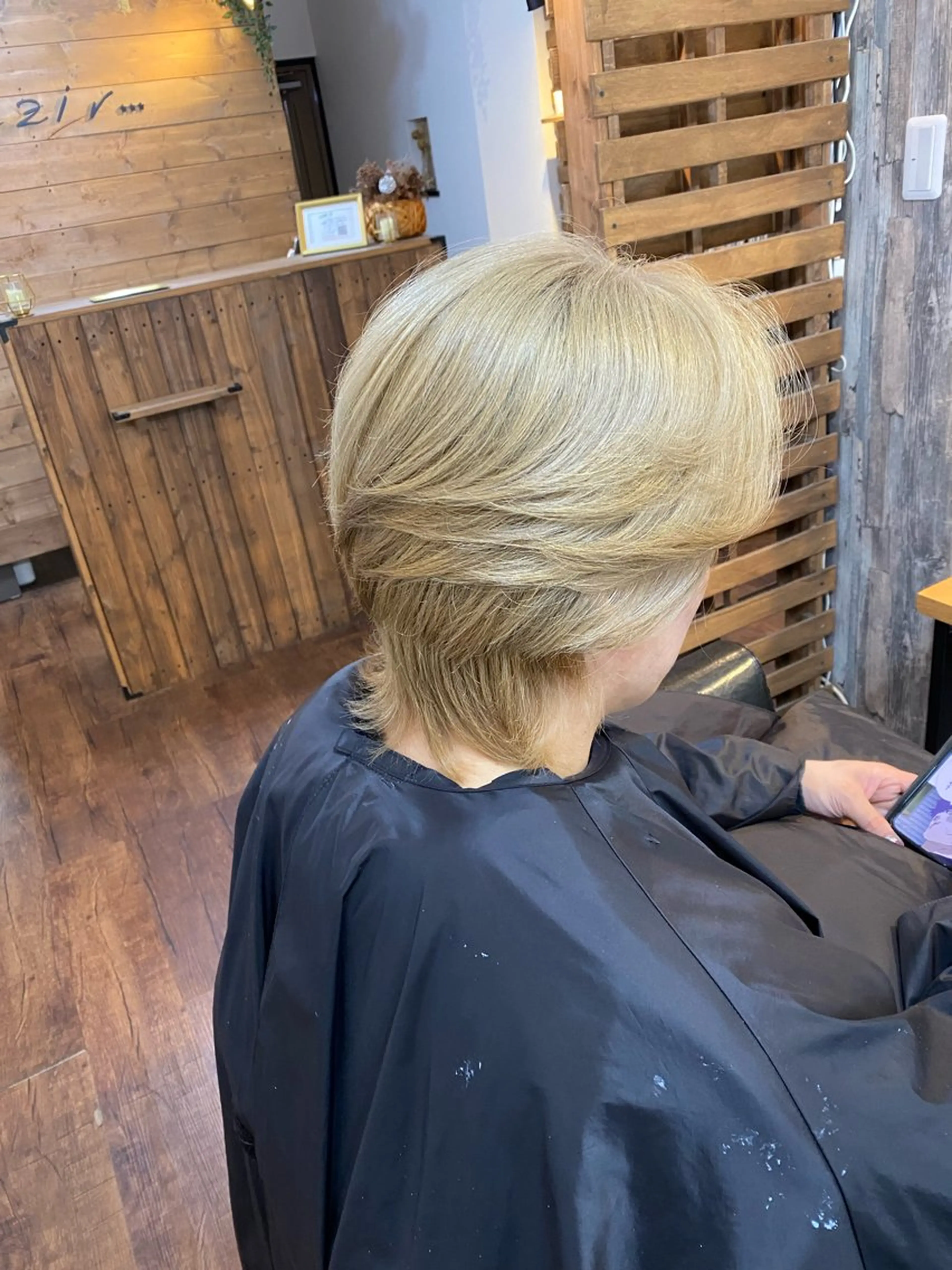 ミディアム カラー メンズ ベージュカラー ミルクティーベージュ Luzir⭐︎ GEN⭐︎のヘアスタイル