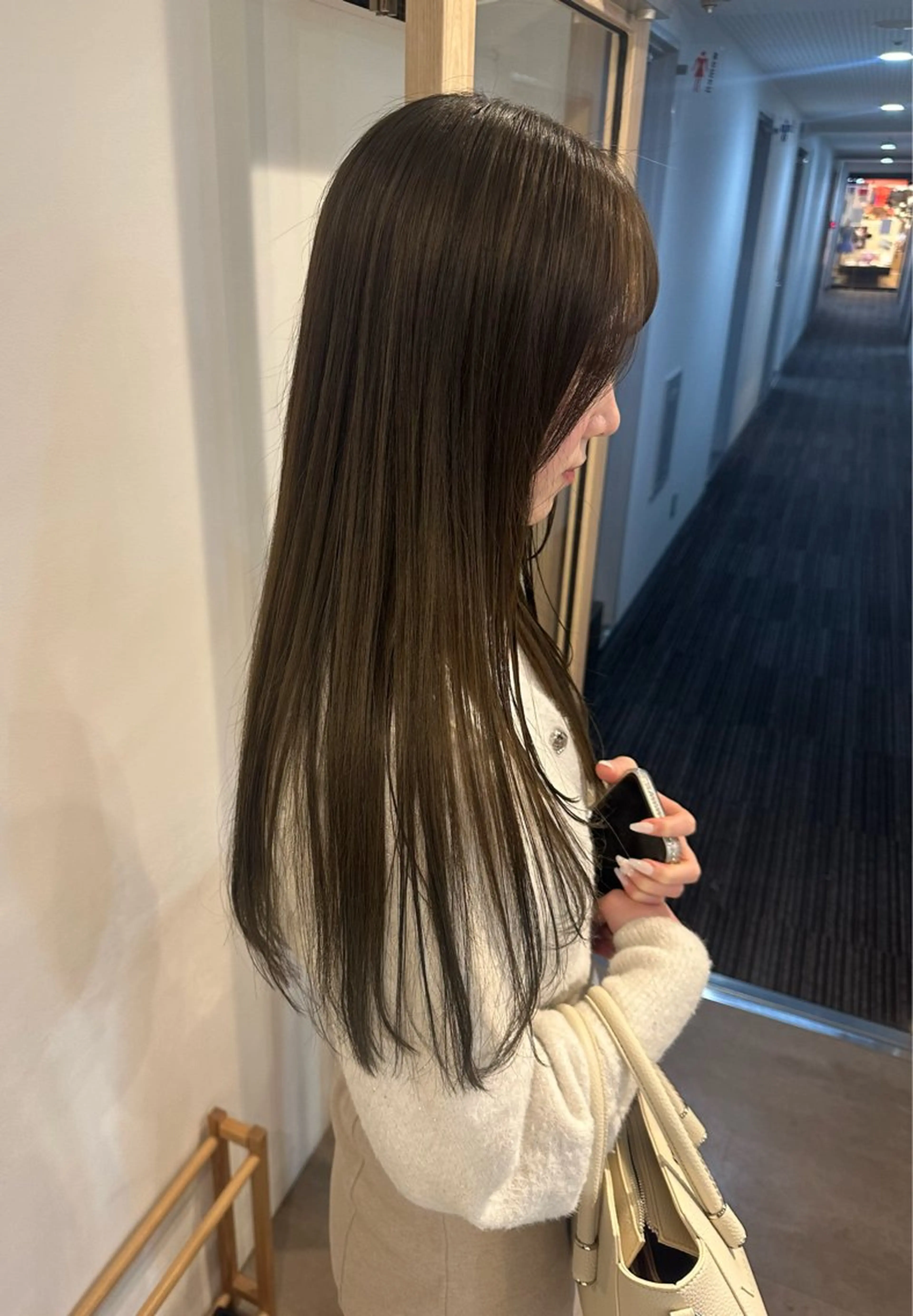 ロング カラー ベージュカラー ブリーチ ブリーチなしカラー オリーブベージュ 梅田/柔らかカラー/ オオハシ リナコのヘアスタイル