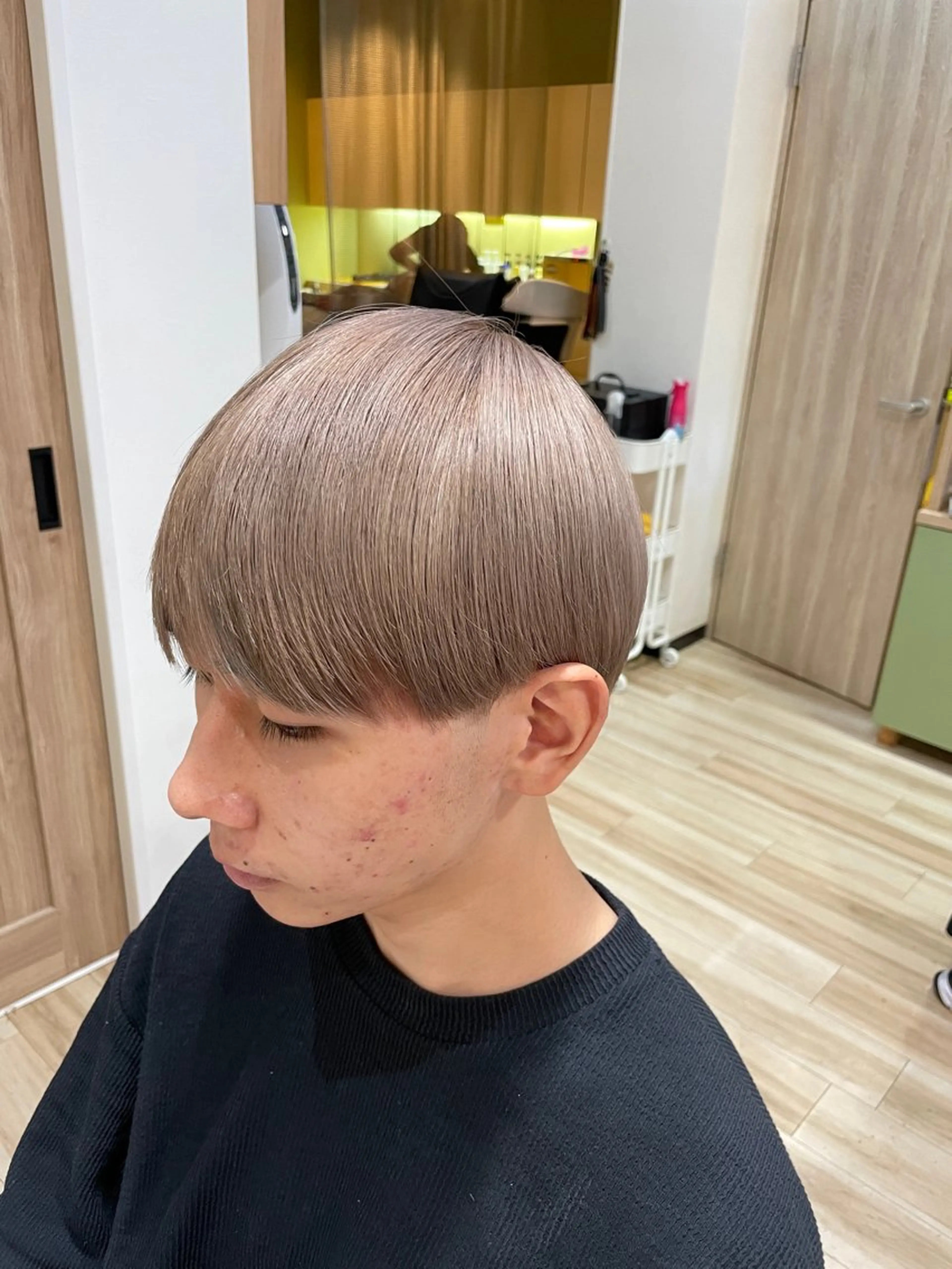 ショート カラー メンズ 🌈派手髪ハイトーン 🌈鈴木亮太🌈のヘアスタイル