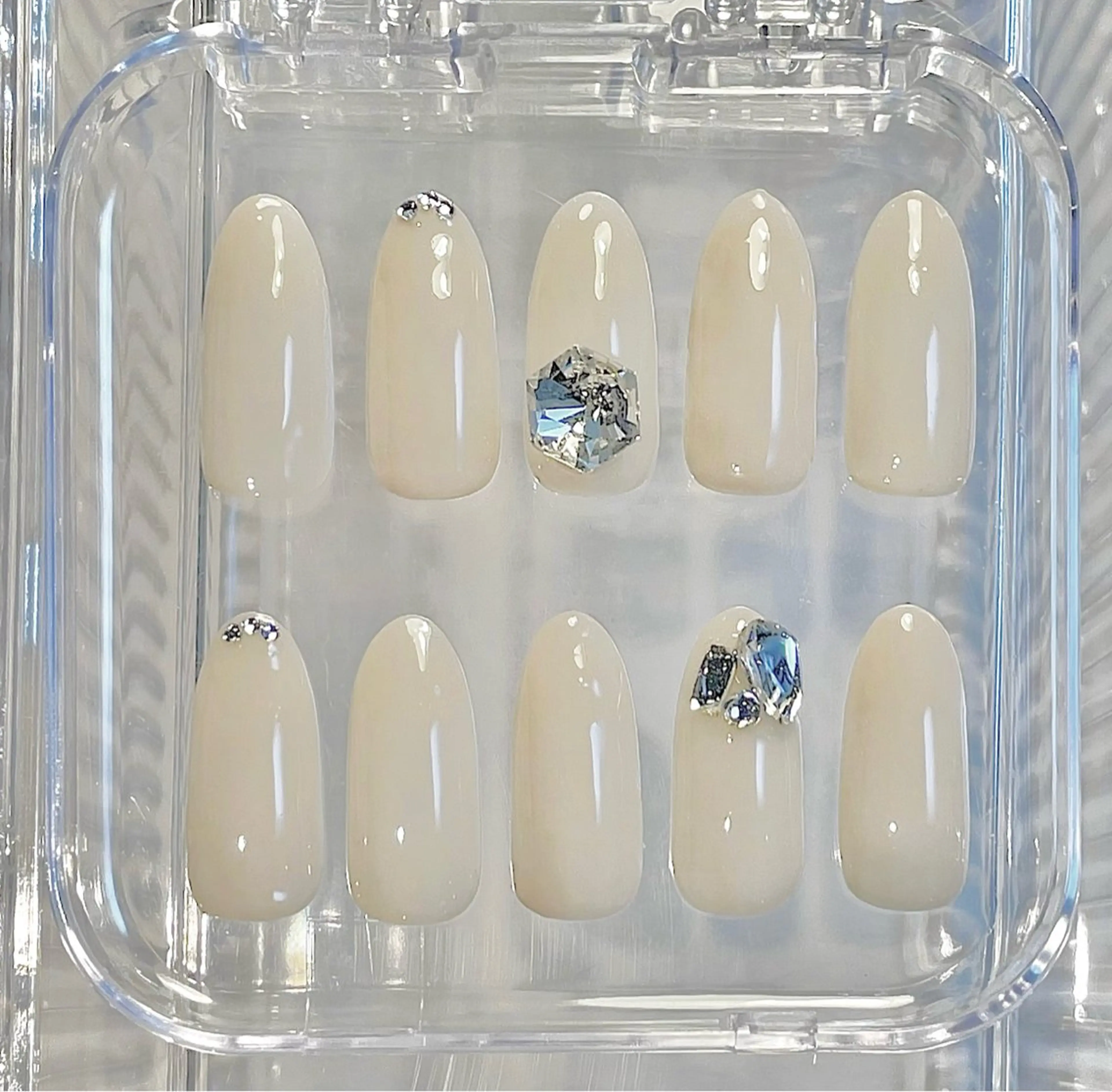 ネイル ハンドネイル PRIVÉ 白金所属・PRIVÉ 白金🫧 ツヤ感ちゅるんネイルのネイルデザイン