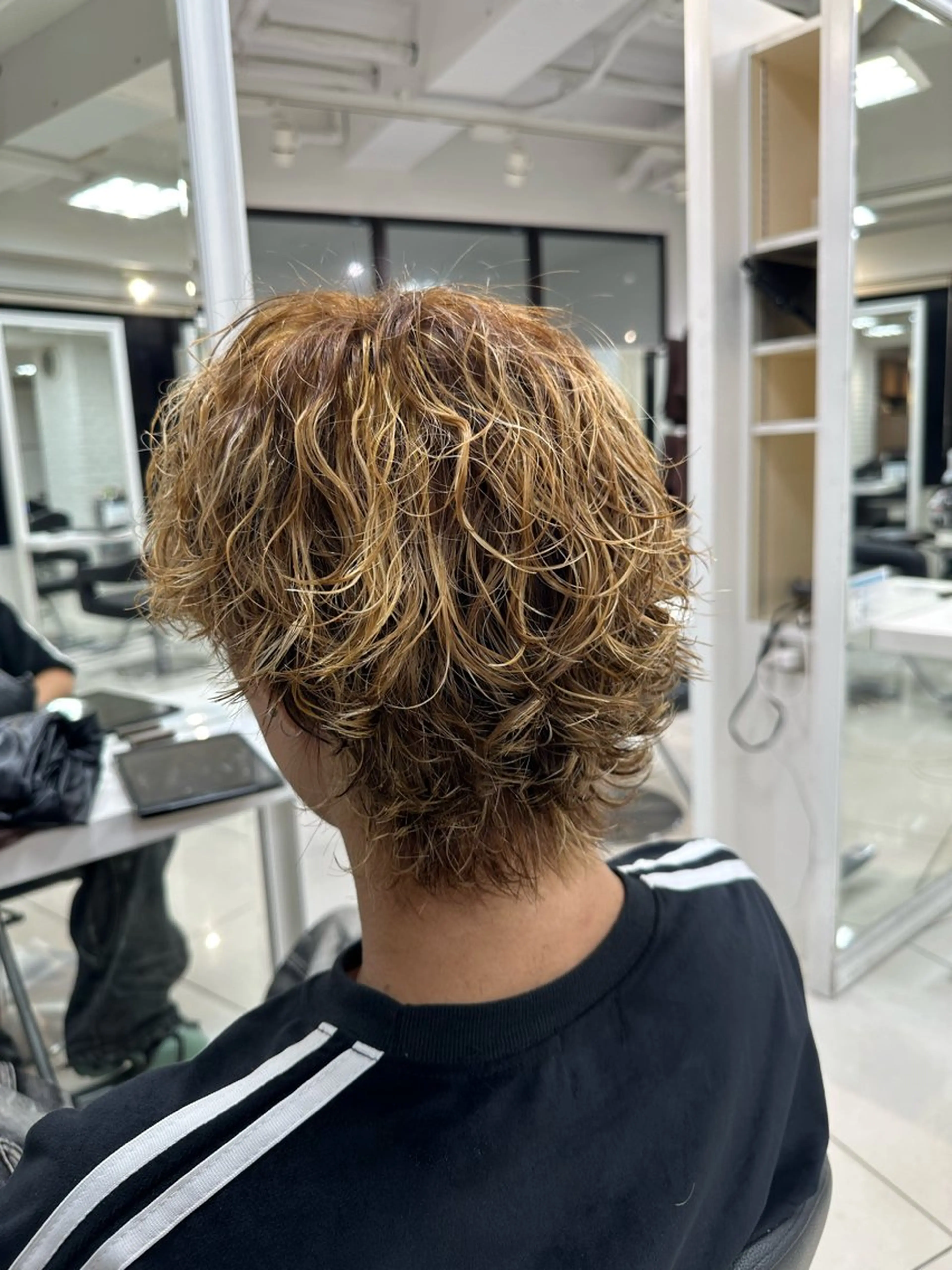 ショート カラー パーマ メンズ カット ヘアカラー パーマ フェザーパーマ職人 🪶ryosukeのヘアスタイル