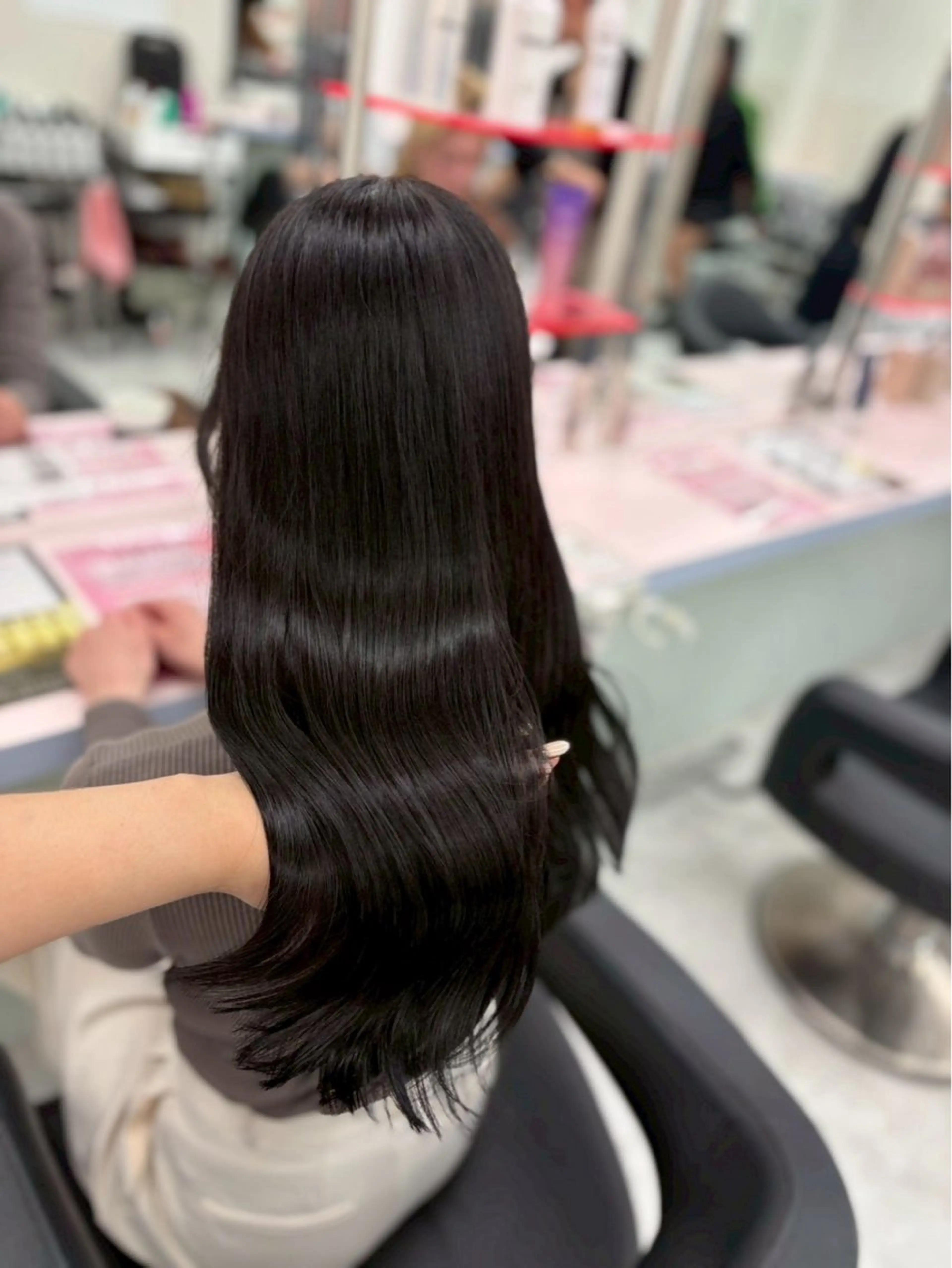 ロング 金山 律　暖色系カラーのヘアスタイル