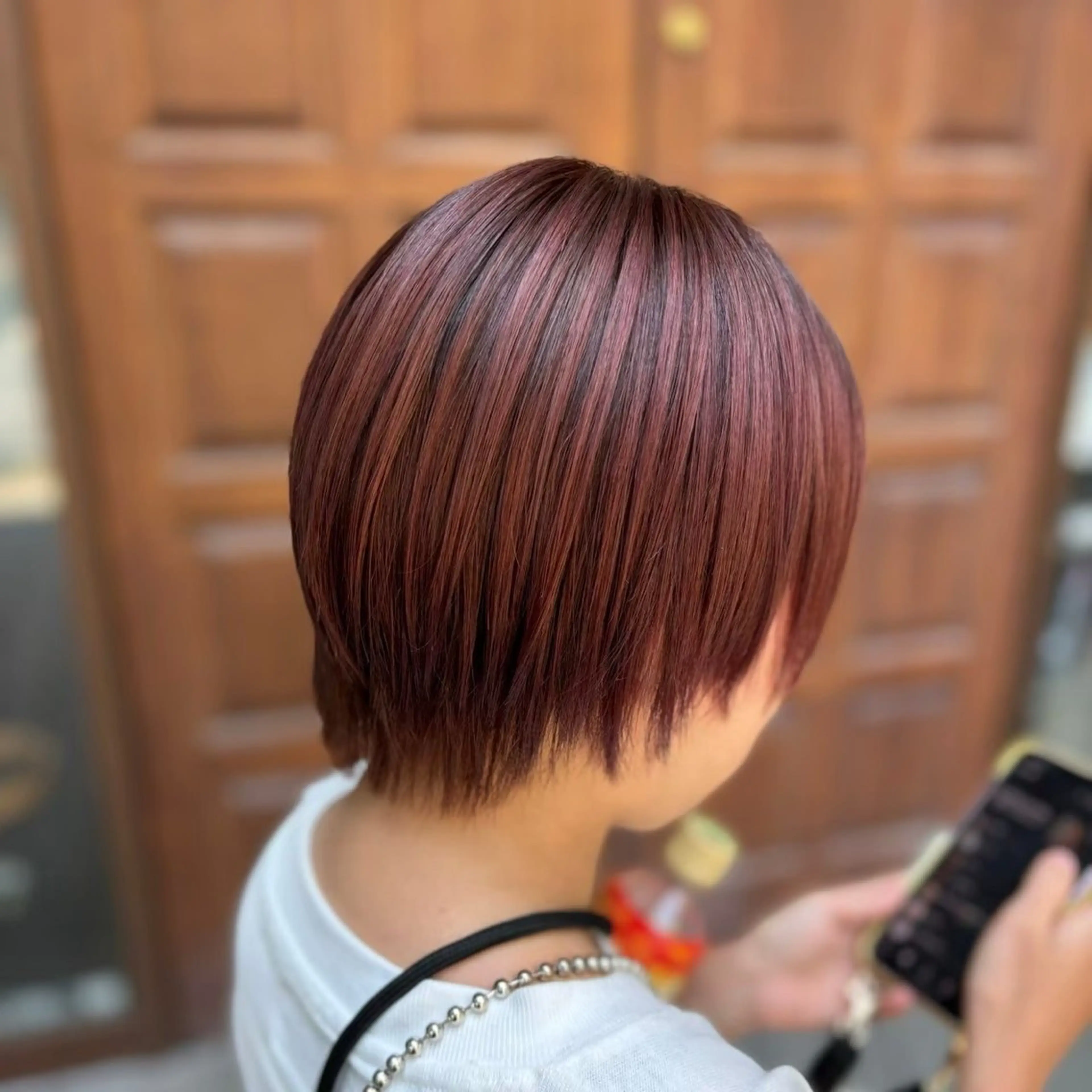 ショート カラー ヒナ/レイヤーカット 艶感ワンカラーのヘアスタイル