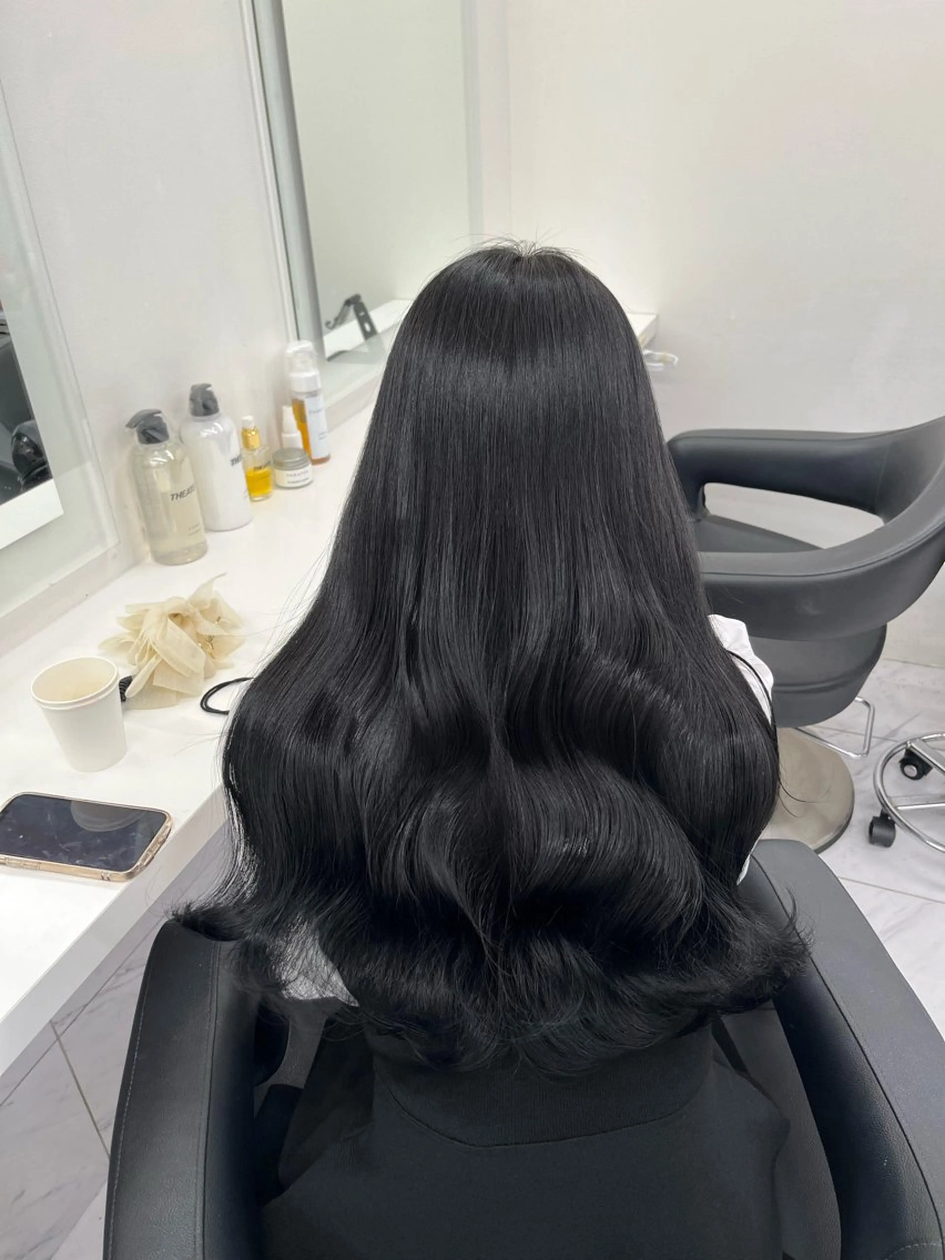 ロング 寒色＆ブリーチ特化 寒色MiOのヘアスタイル