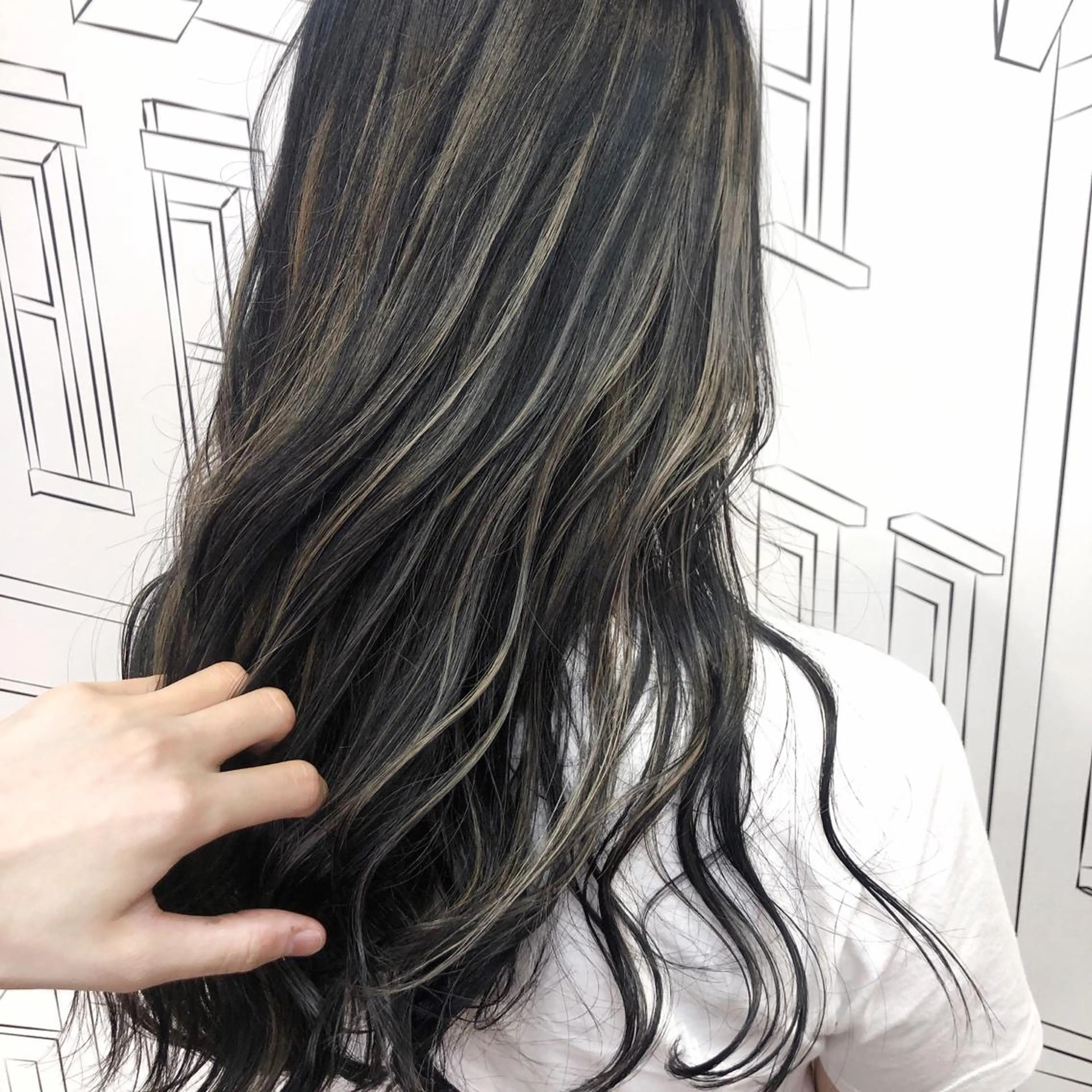 ロング ハイライト TOMOKA 艶髪/透明感カラーのヘアスタイル