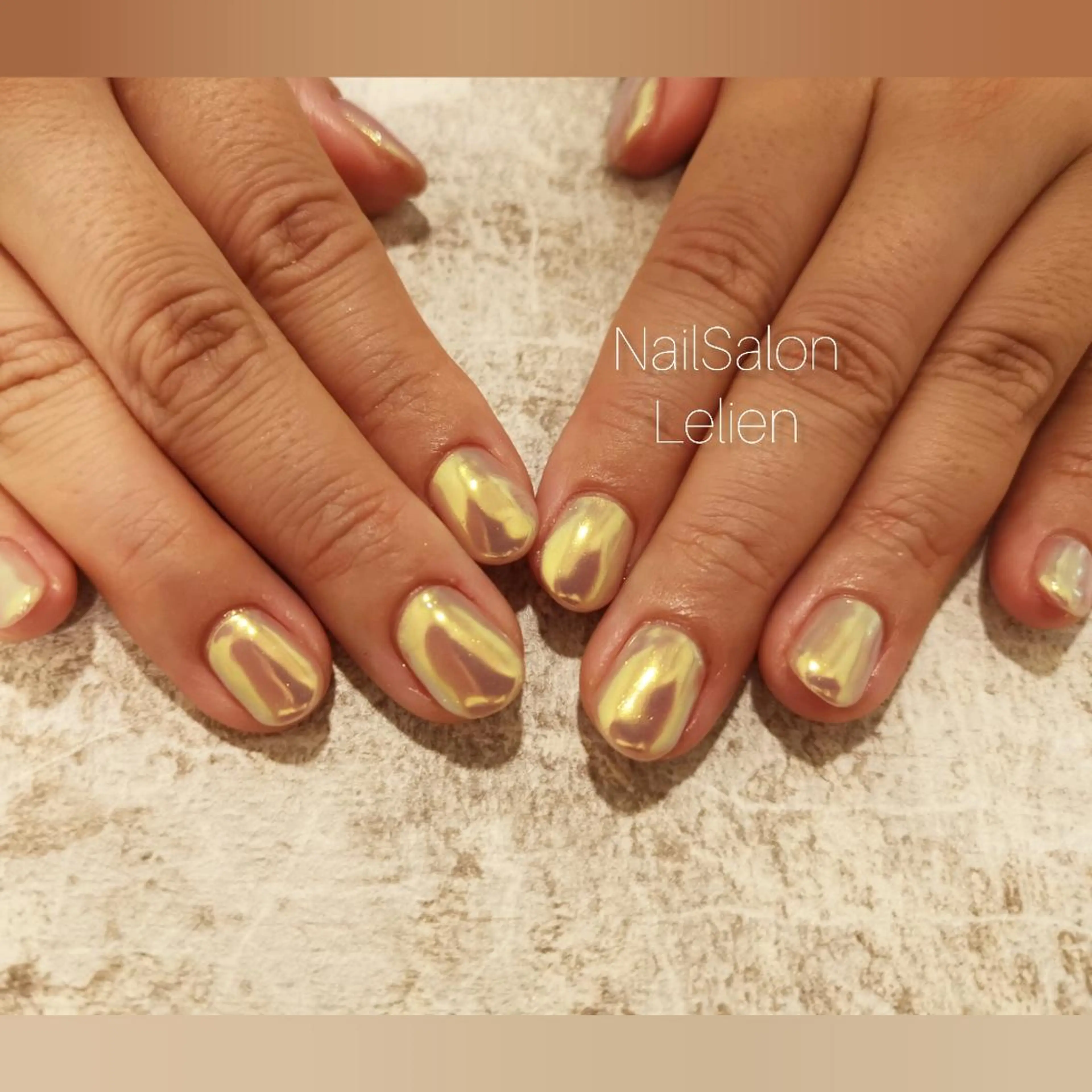 ネイル ミラーネイル 黄色 ハンドネイル 人気エリア💖完全個室【ルリエ】所属・ネイルサロン Lelienルリエのネイルデザイン
