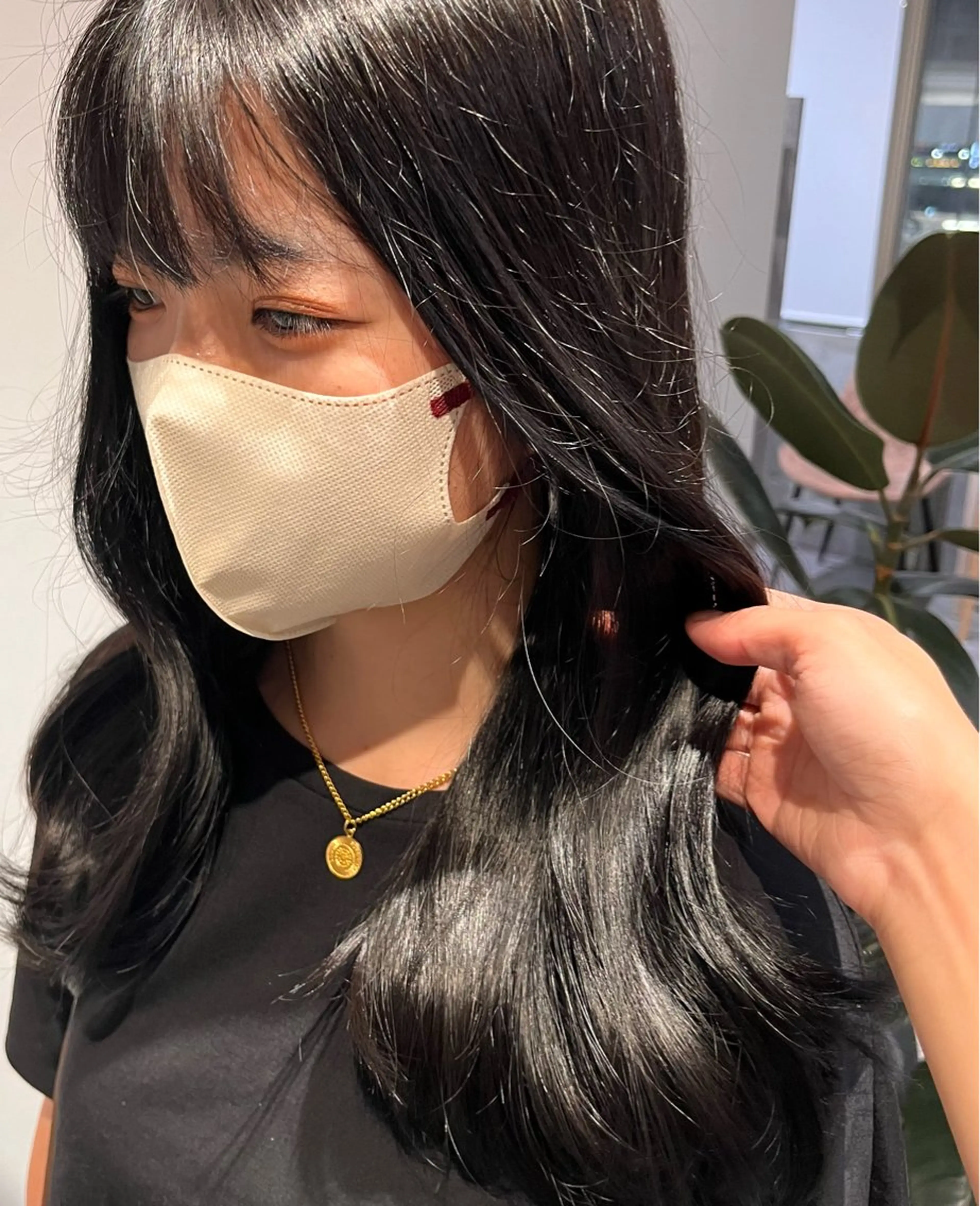 ミディアム カラー 黒髪 ブリーチ ブルーカラー ブルーブラック ケアブリーチ ヘアカラー ｵﾀｸ美容師🛍/ 酸性ストレート/艶髪のヘアスタイル