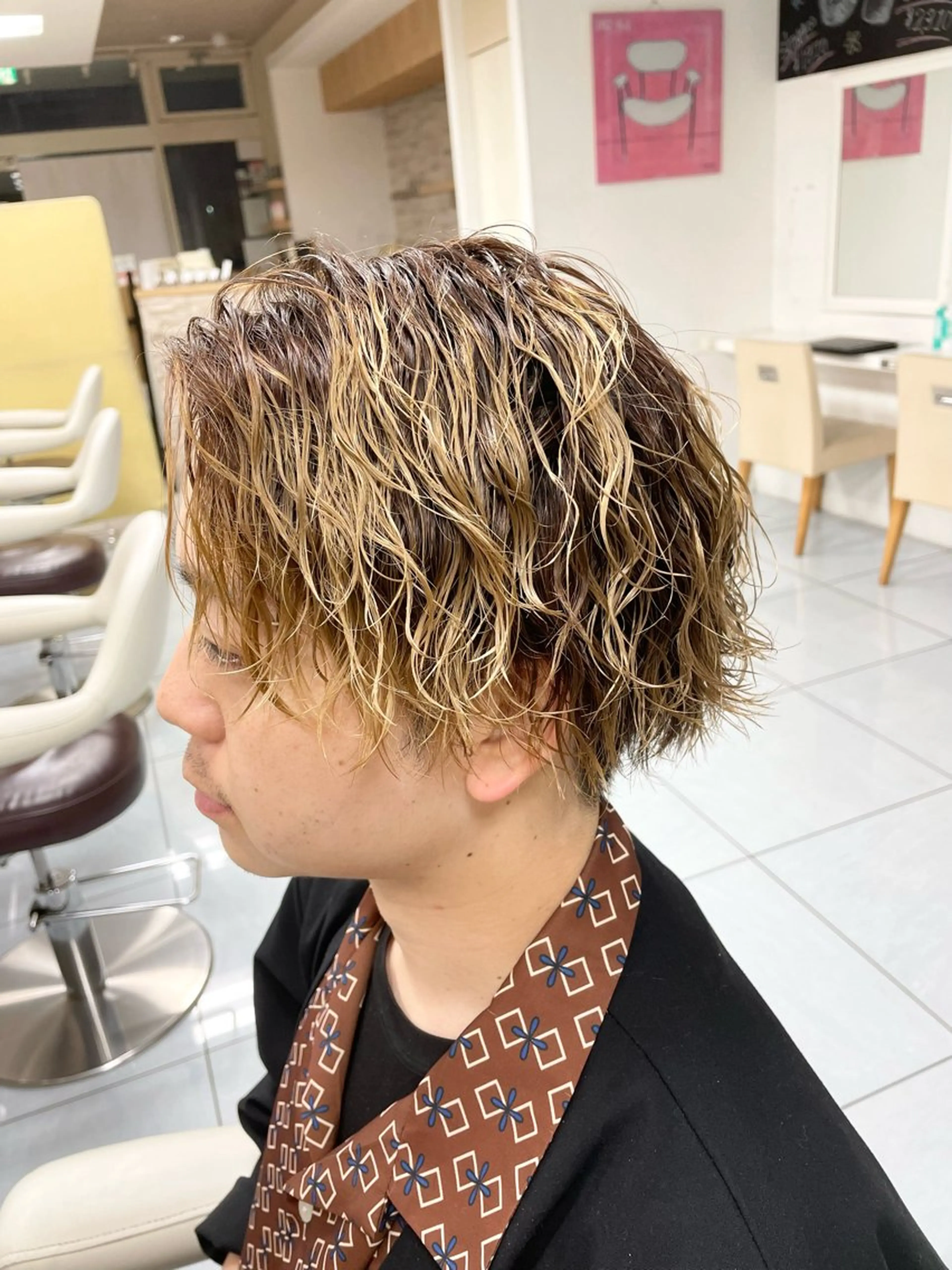 パーマ メンズ 小顔レイヤー/明るめ ベージュ/モモ/横浜のヘアスタイル