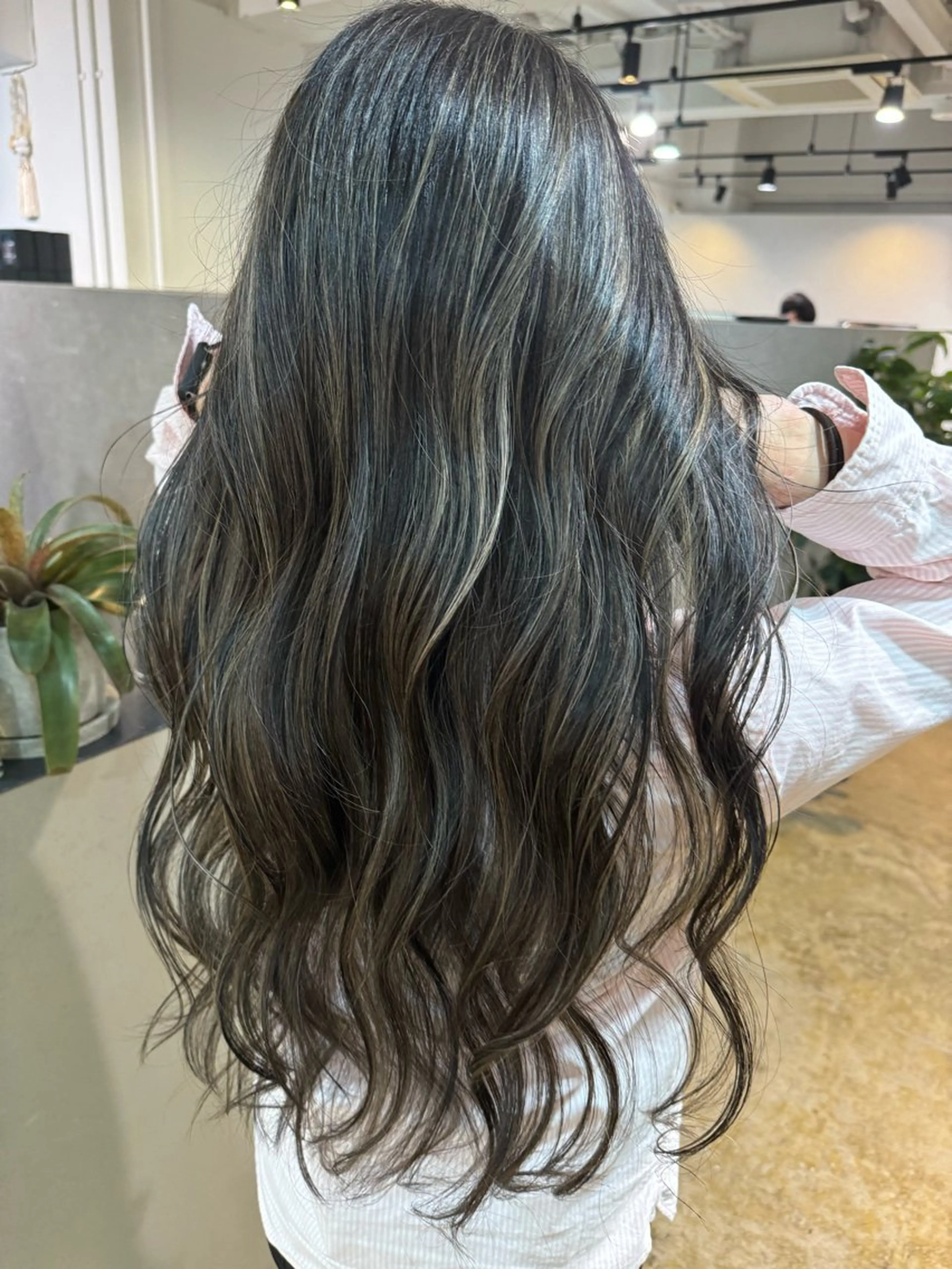 ロング カラー ブリーチ ハイライトカラー ハイライト ヘアカラー Merly Osakaのヘアスタイル