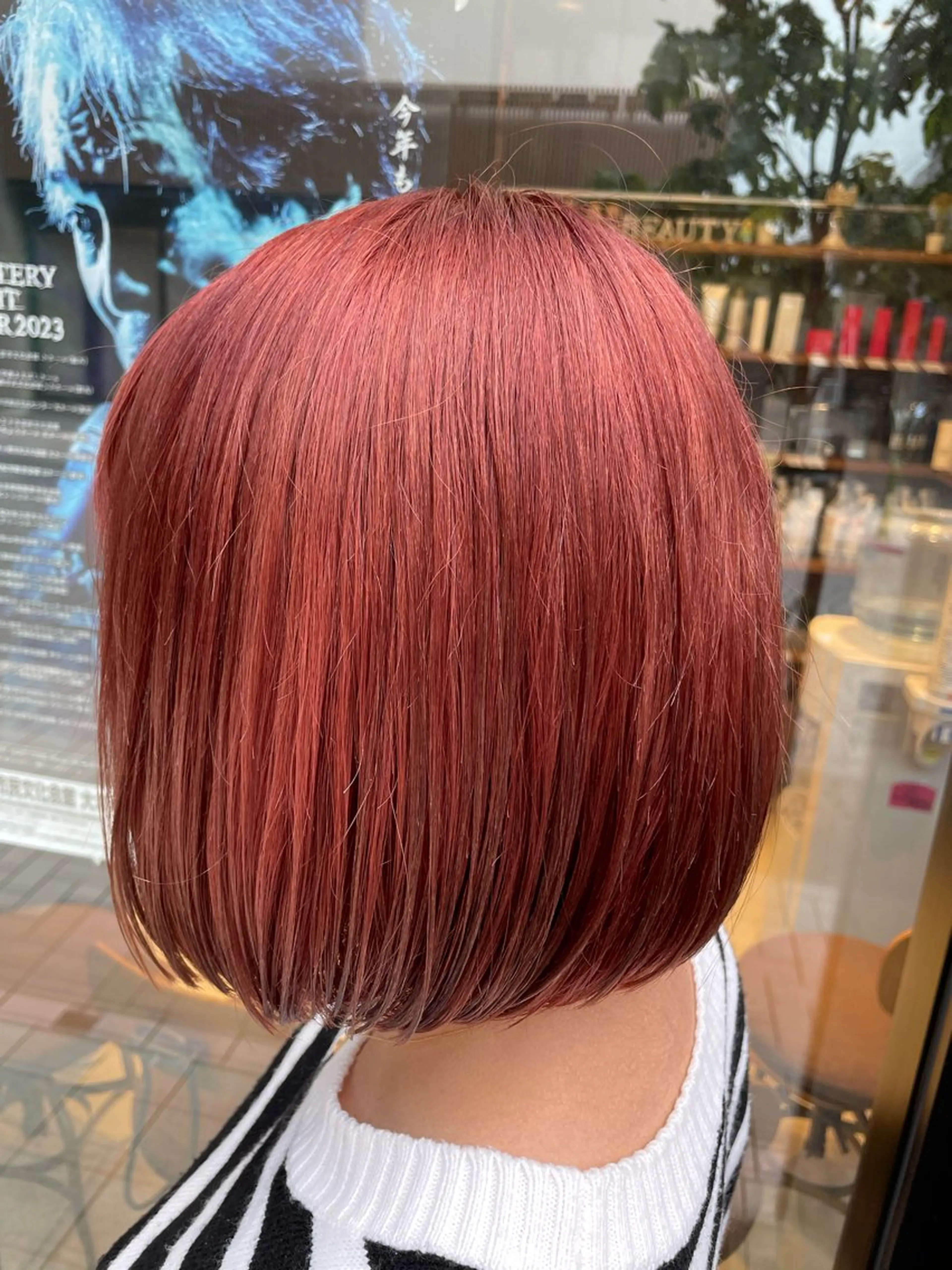 ショート カラー オオダテ　シノミ ヘッドキュアのヘアスタイル