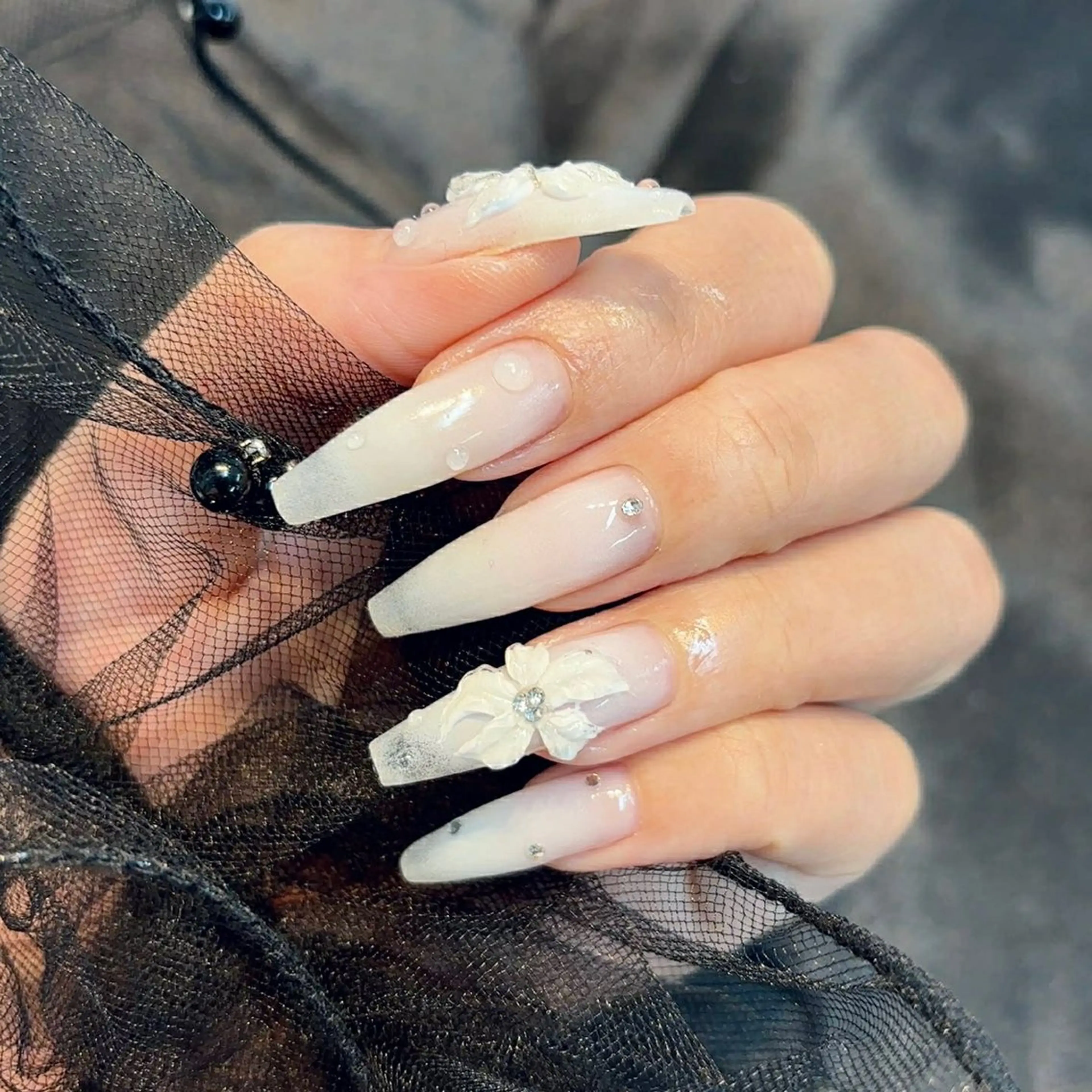 ネイル フラワーネイル 韓国ネイル 持ち込み 春ネイル ワンホンネイル Huyn Nail Shinjyukuのネイルデザイン