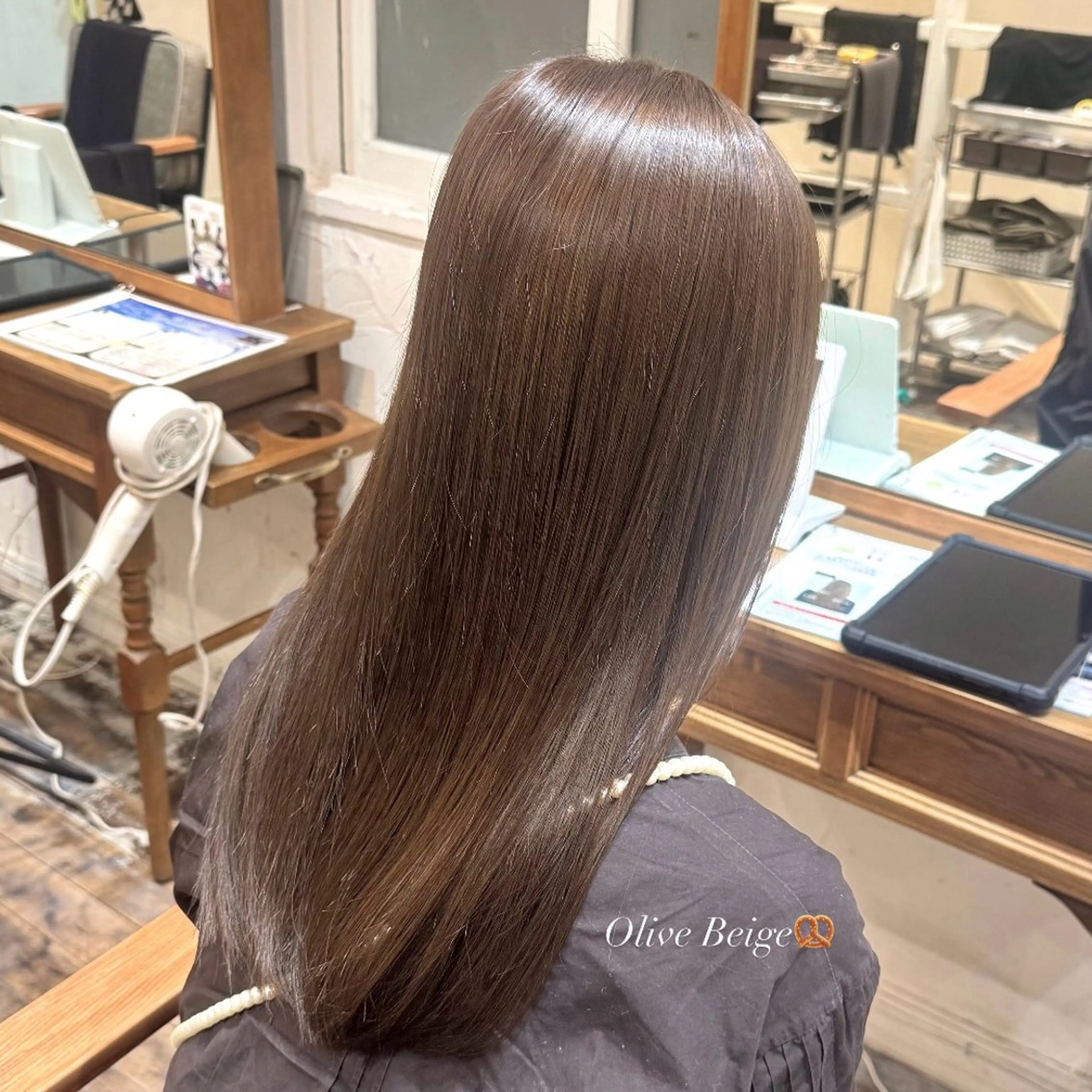 セミロング カラー 松葉 柚月のヘアスタイル