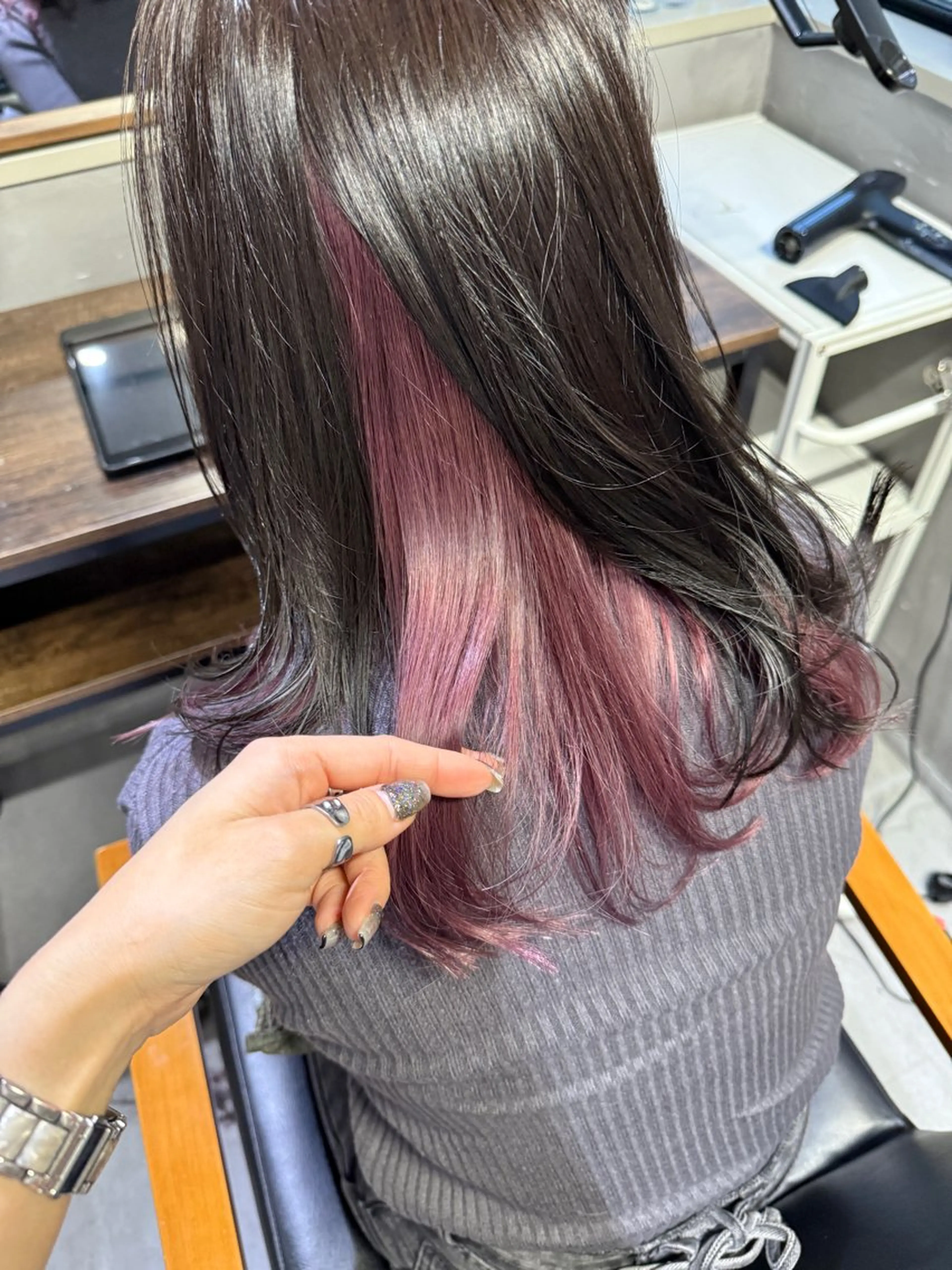 セミロング カラー カット ヘアカラー ウルフ/レイヤー🪐 MANAのヘアスタイル