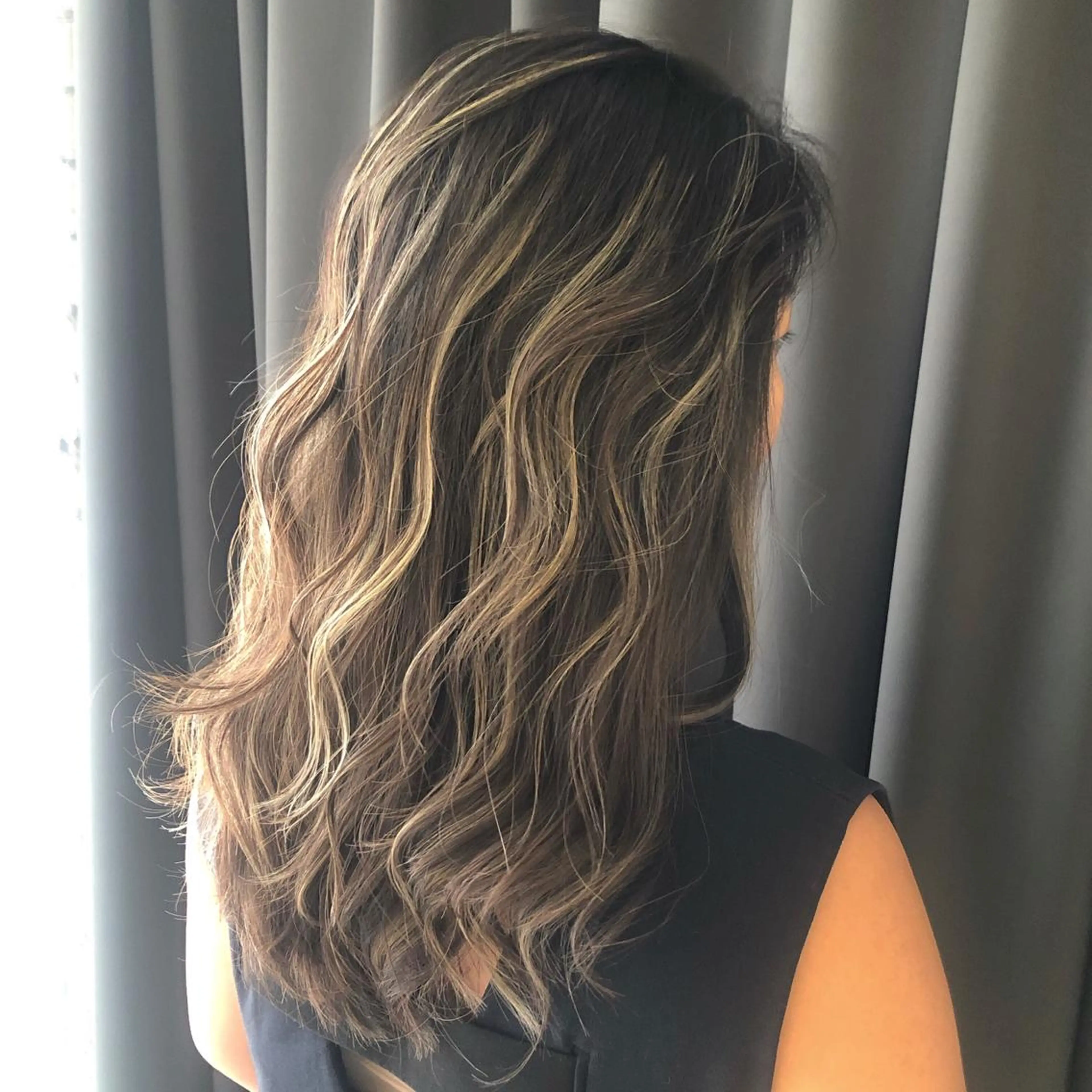 ロング カラー ブラウンカラー ハイライトカラー ハイライト ORIKA 美容室のヘアスタイル